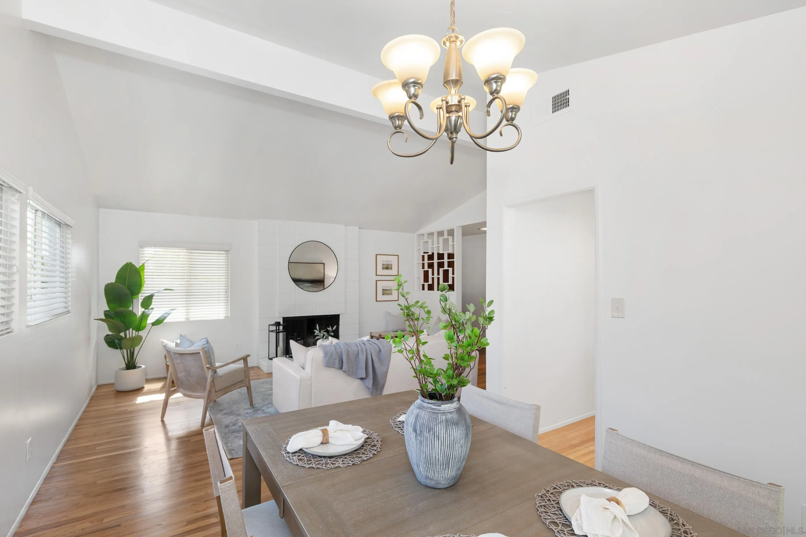 https://cdn.realtyfeed.com/cdn/127/250042704/9719657a99caf06eeb76fccc650b94b2.webp