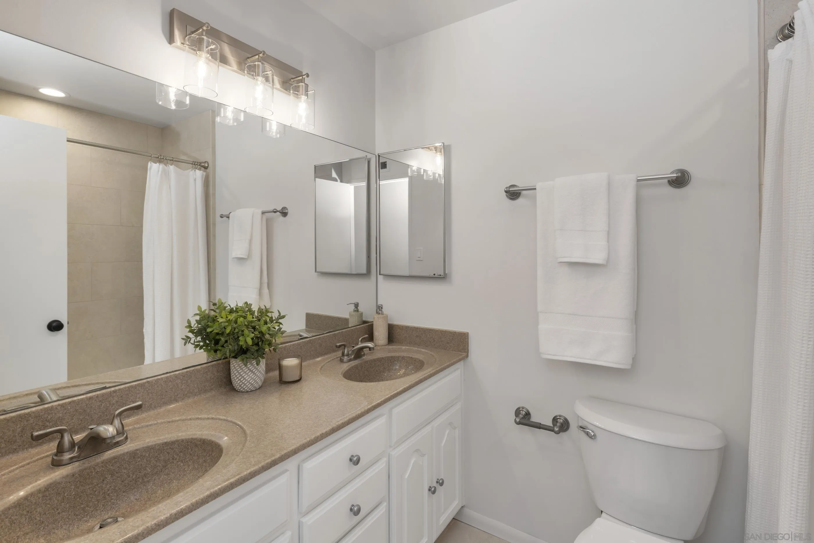 https://cdn.realtyfeed.com/cdn/127/250042704/b111d67ddc6fbe99672ca26718aa6b40.webp