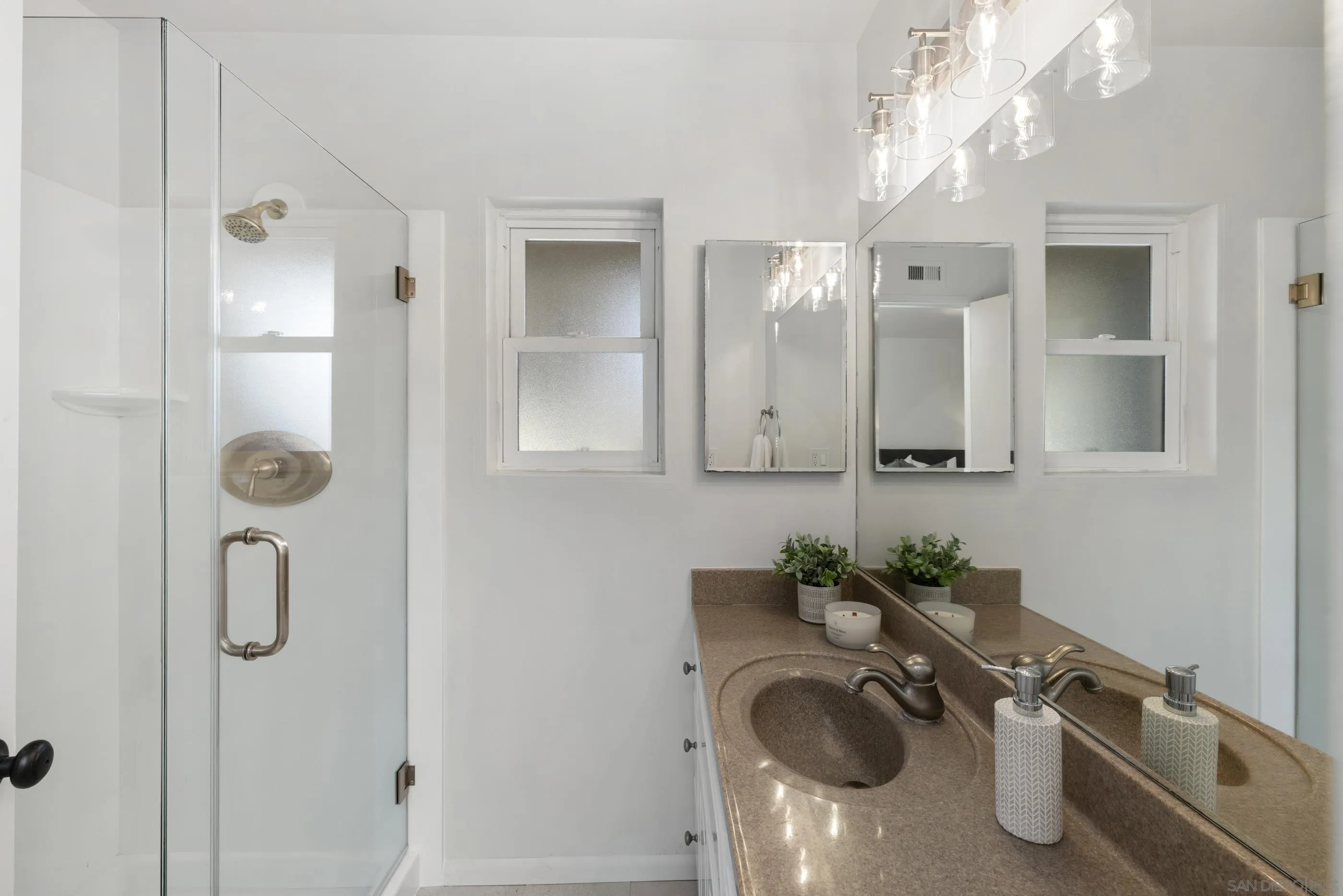 https://cdn.realtyfeed.com/cdn/127/250042704/cf961f29939a53596a7b2af423ebcaec.webp
