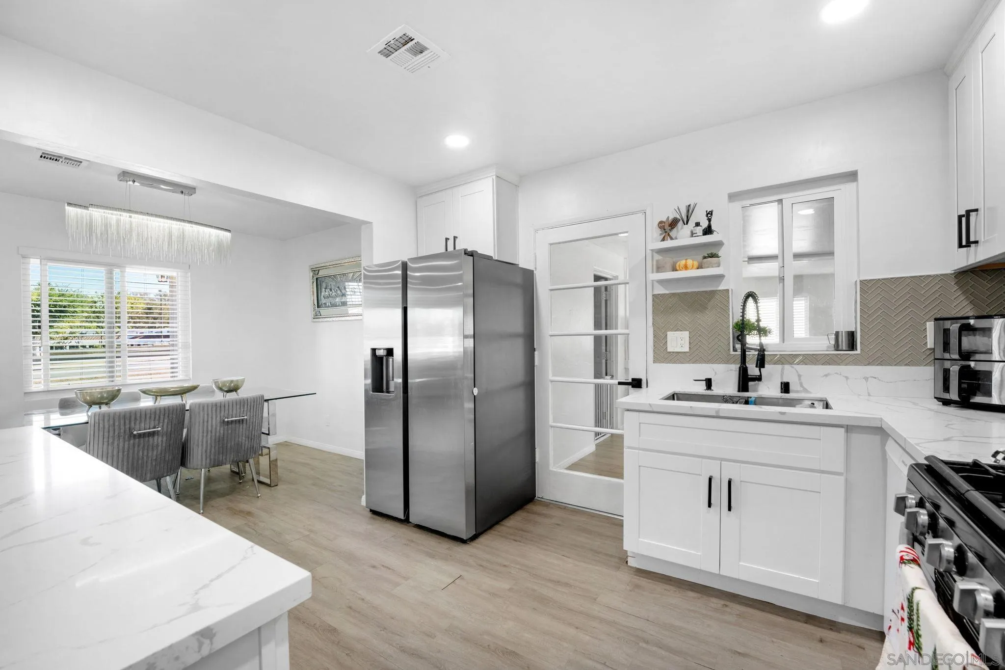 https://cdn.realtyfeed.com/cdn/127/250042716/8b7ea2745395589d309408b8b9a64140.webp
