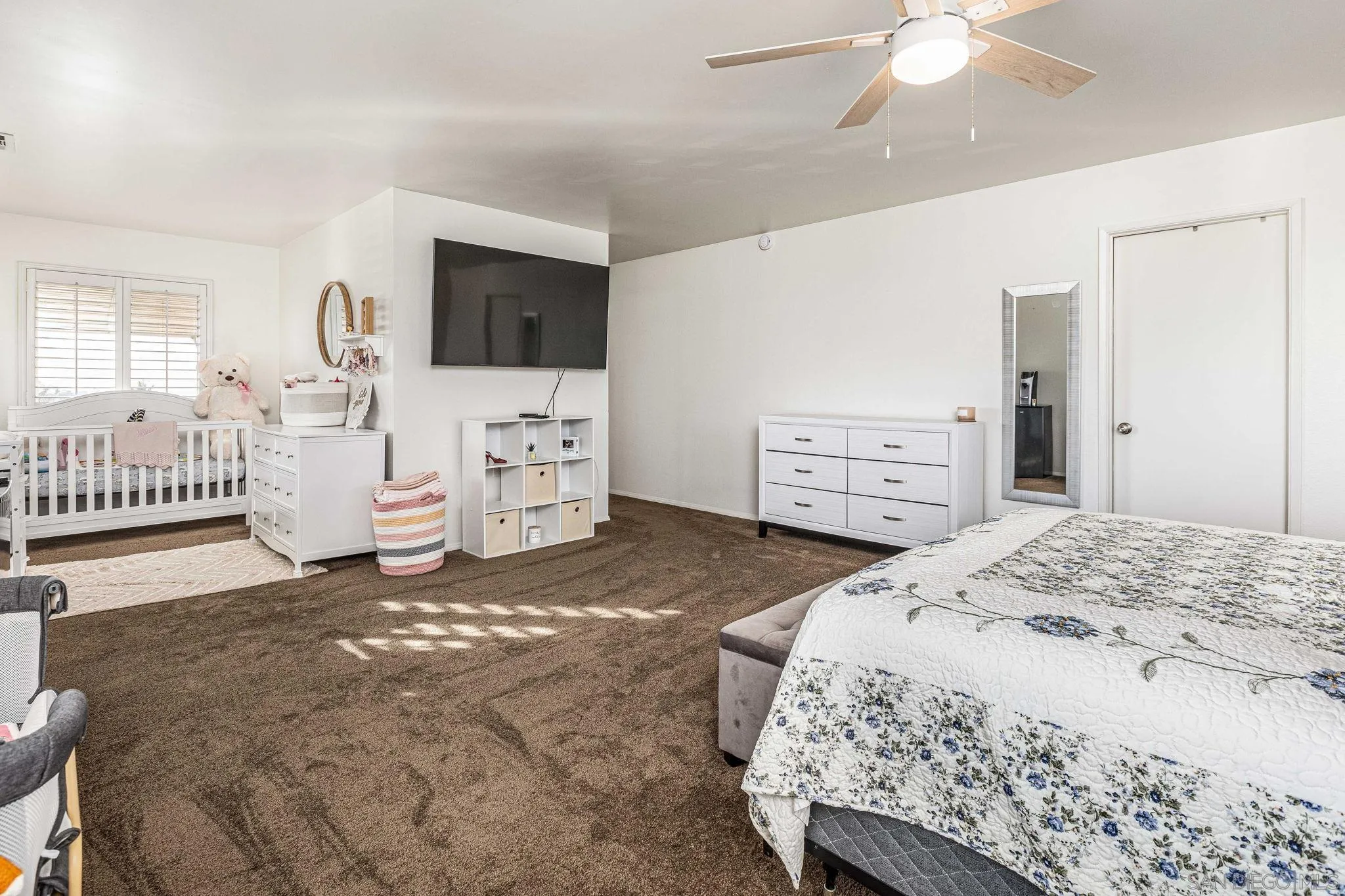 https://cdn.realtyfeed.com/cdn/127/250042718/c1274337232bbe48dc05c7a723356462.webp
