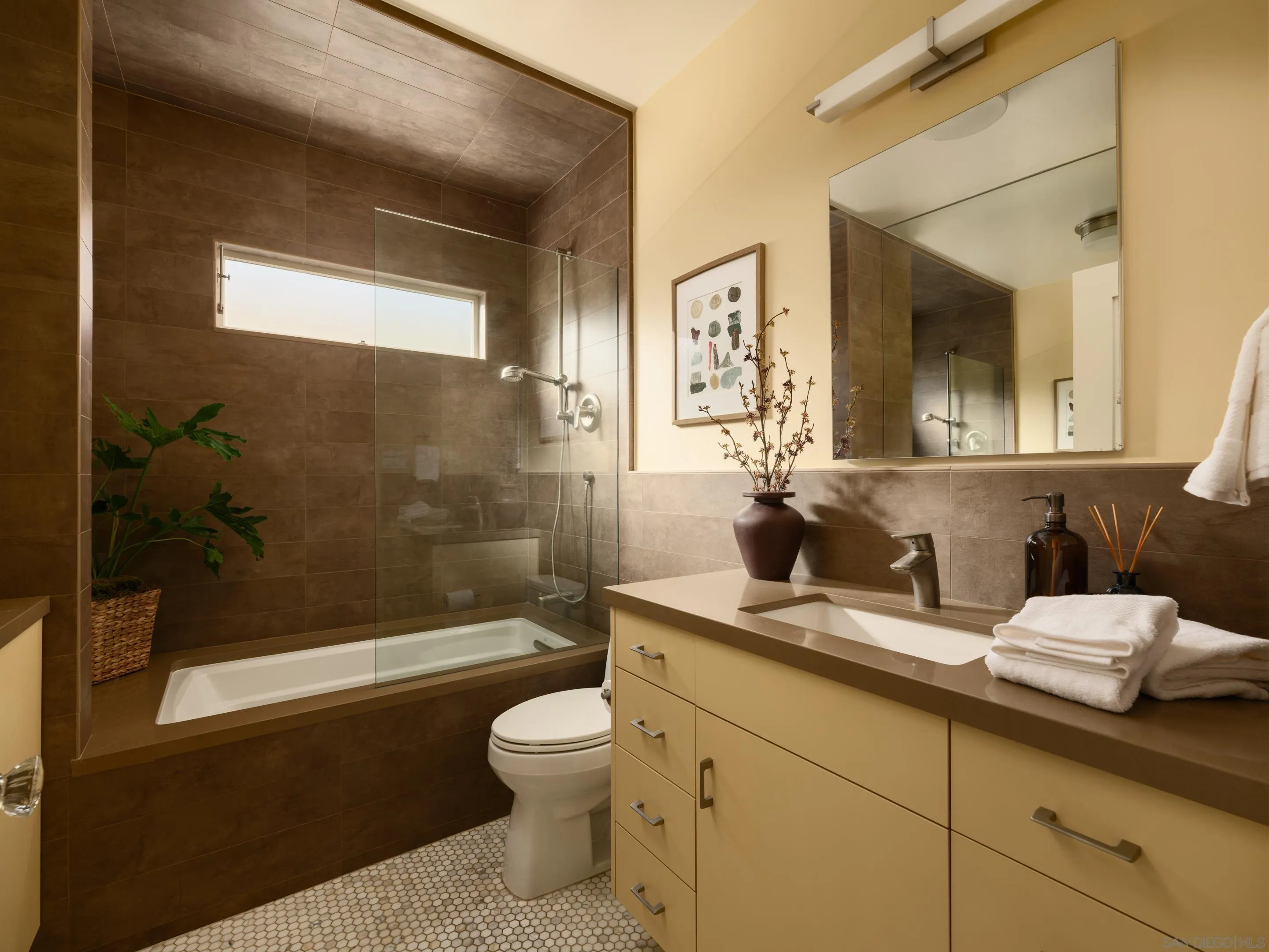 https://cdn.realtyfeed.com/cdn/127/250042722/3d9c91513906bcfa1df254eadacd43b9.webp