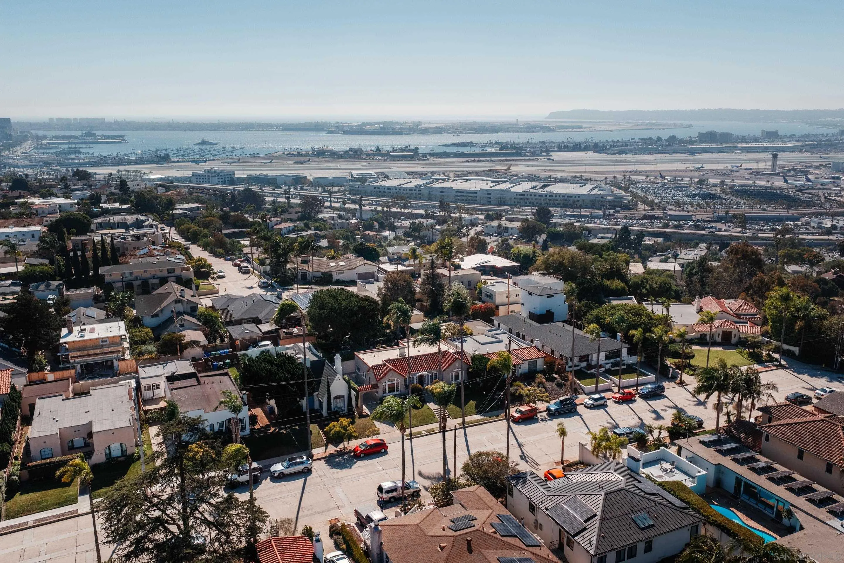 https://cdn.realtyfeed.com/cdn/127/250042722/8813471eab9e920bcd97a5ac05674ada.webp