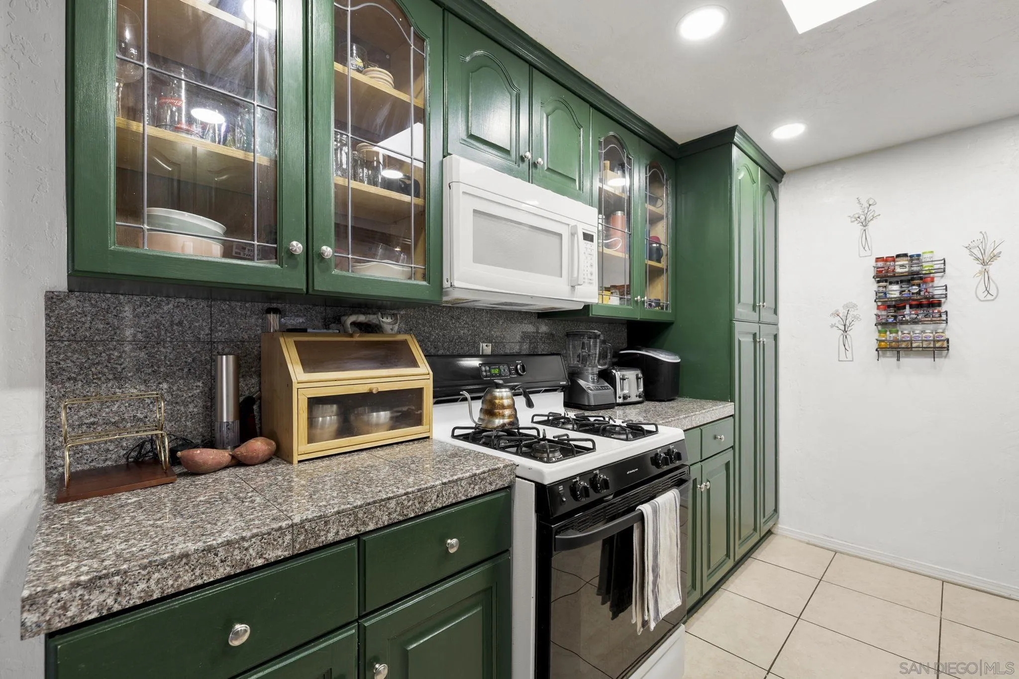 https://cdn.realtyfeed.com/cdn/127/250042728/6e63186e7bfe3652ad28f2e383575399.webp