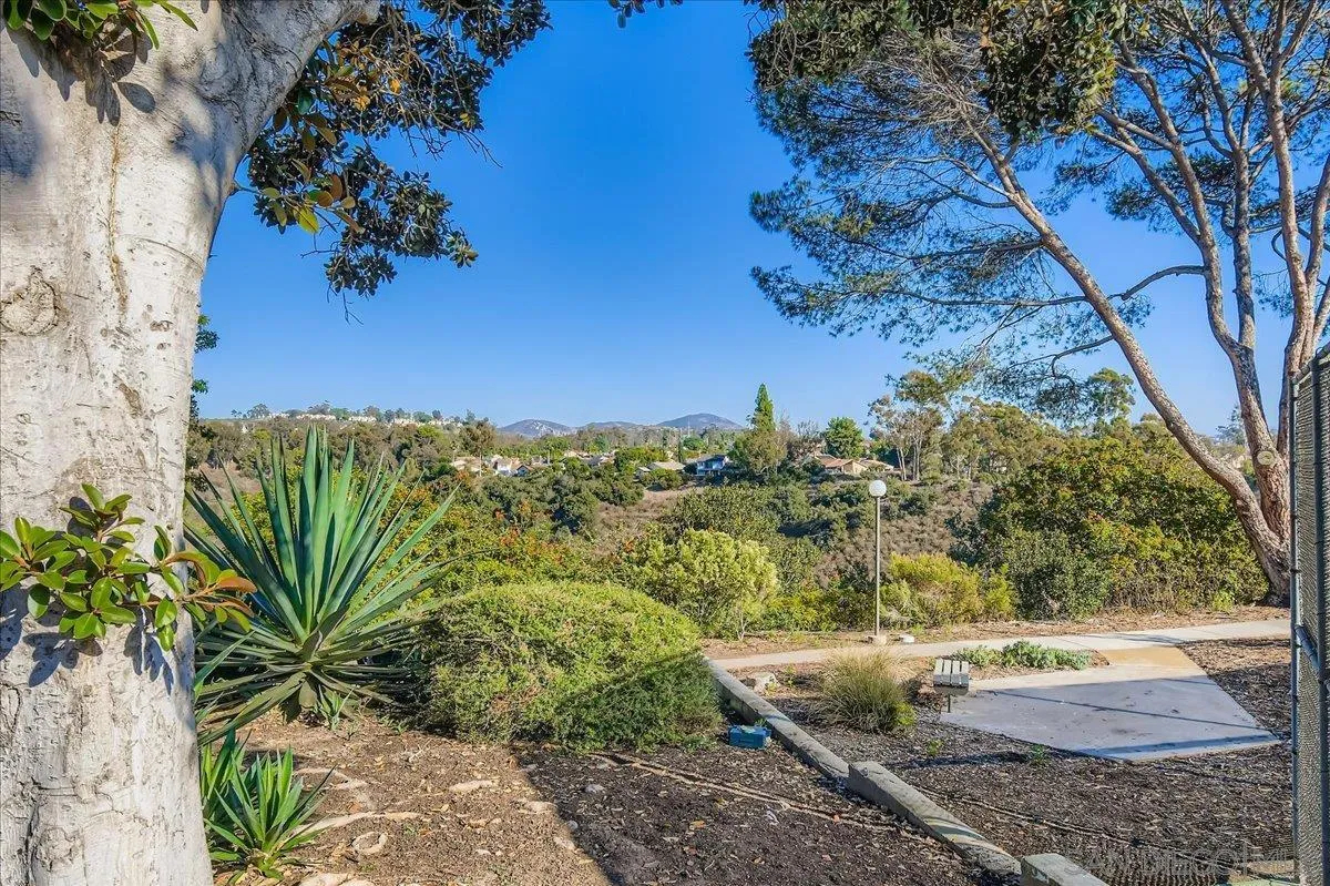 https://cdn.realtyfeed.com/cdn/127/250042734/b831922b1990a683335894a4a9275149.webp