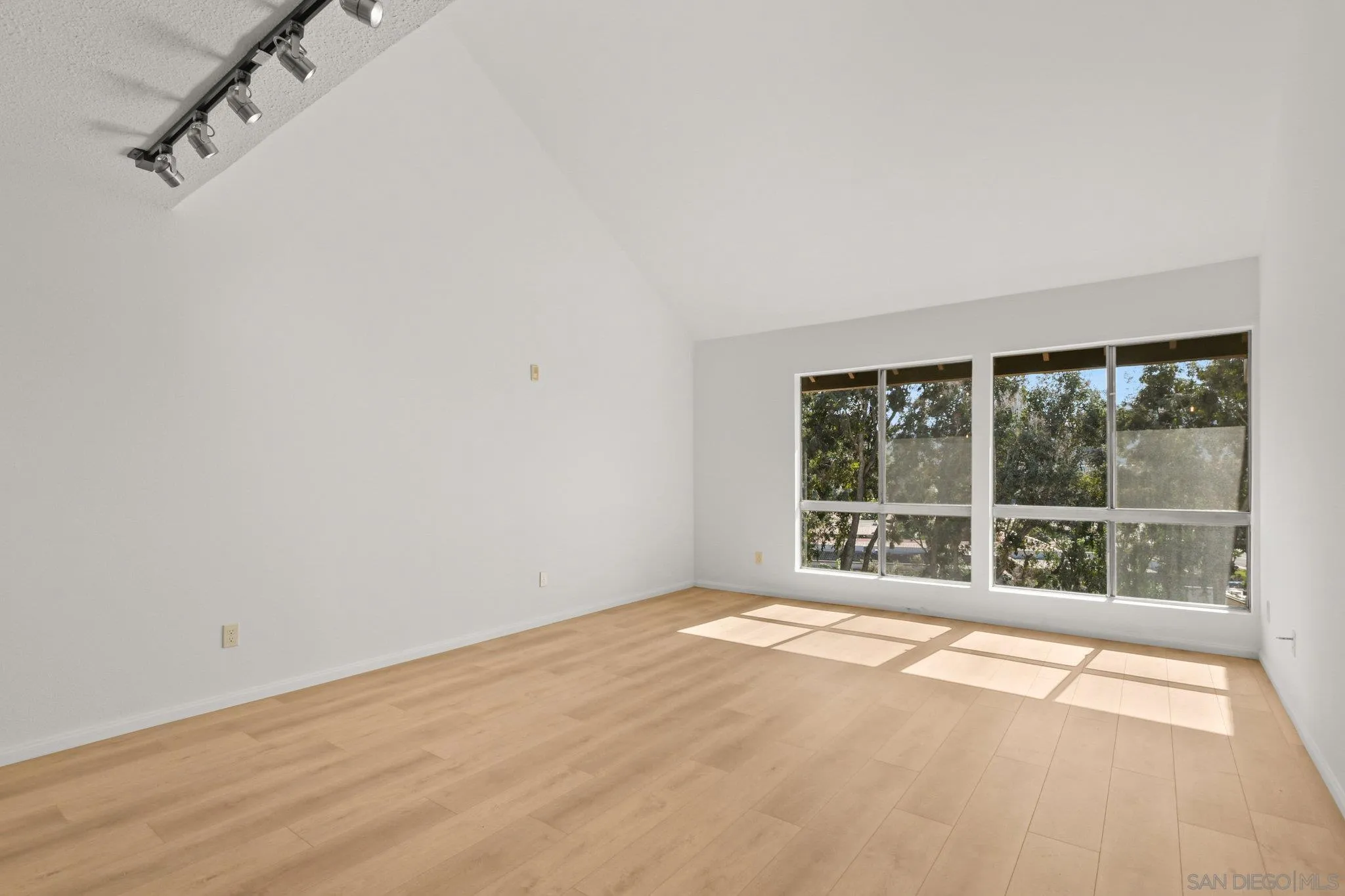 Photo #10: 250042736 Listing: Photo #10