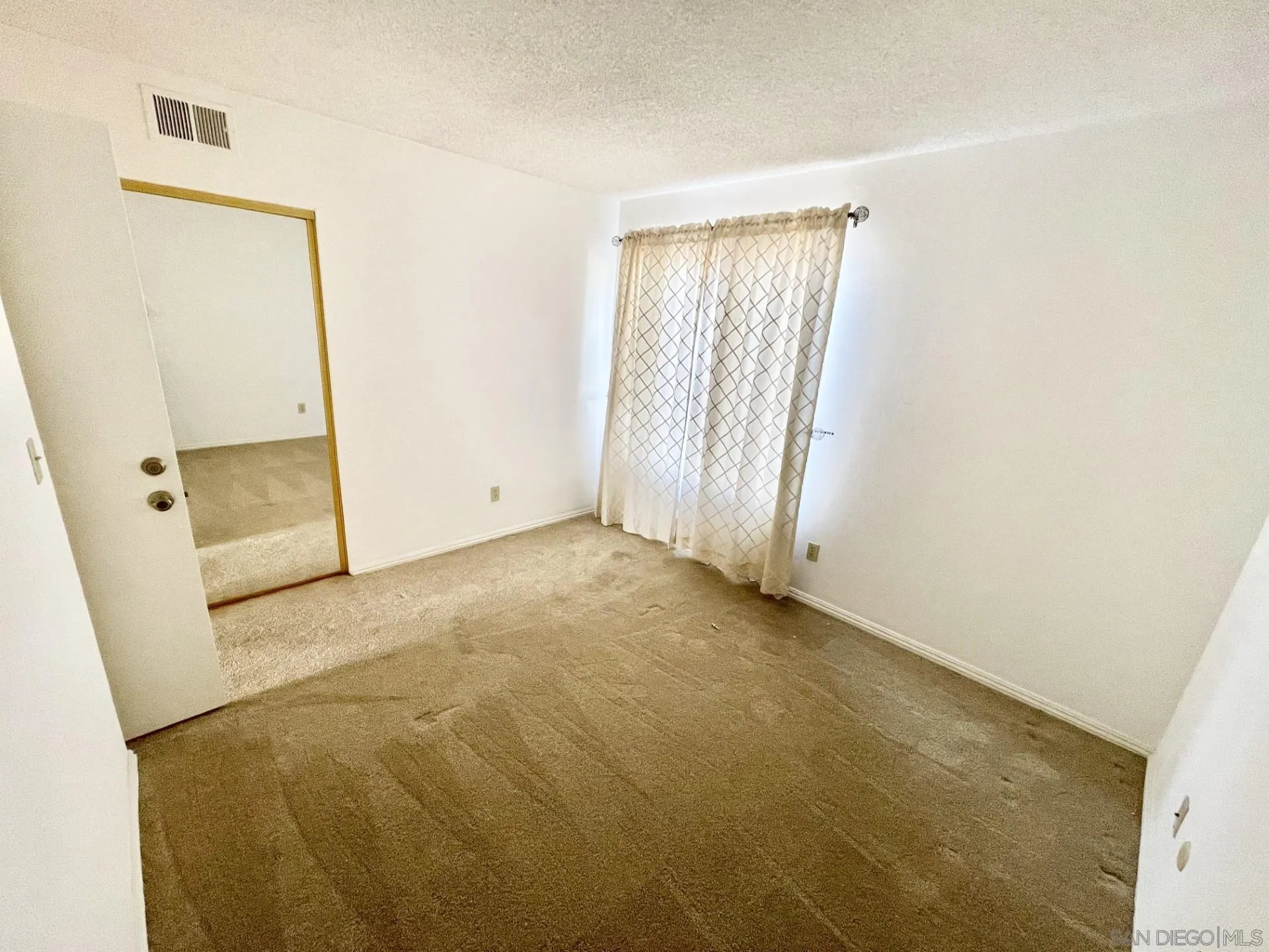 https://cdn.realtyfeed.com/cdn/127/250042747/dcae5f55790278ce9b3190834a702a4f.webp