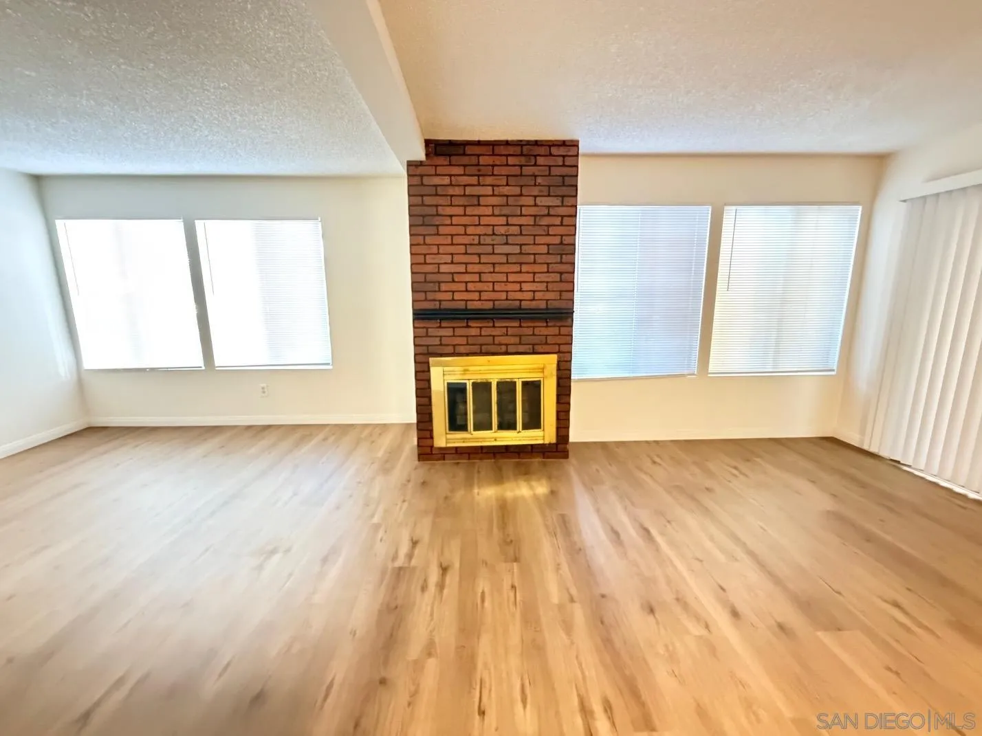 Photo #4: 250042766 Listing: Photo #4