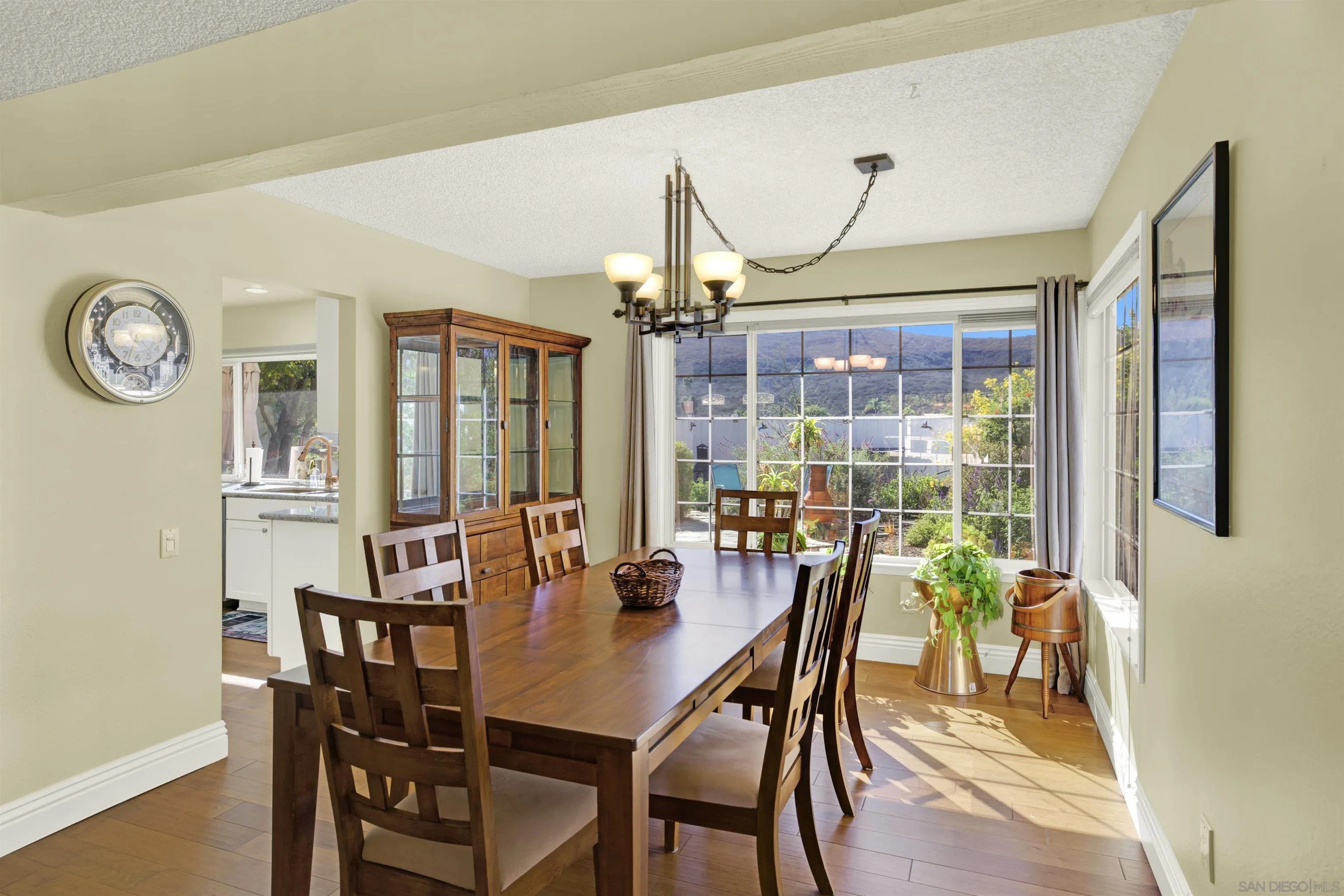 https://cdn.realtyfeed.com/cdn/127/250042779/f2a74020253f12359694636f1ba5ee58.webp