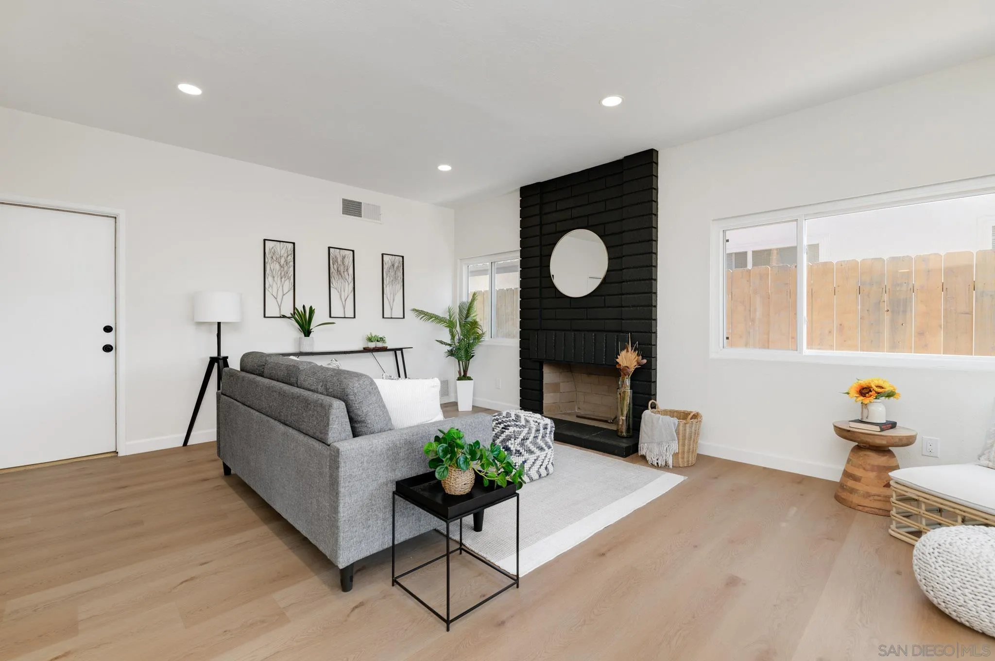 https://cdn.realtyfeed.com/cdn/127/250042781/796f13729122d2bb0776b4225ea9a821.webp