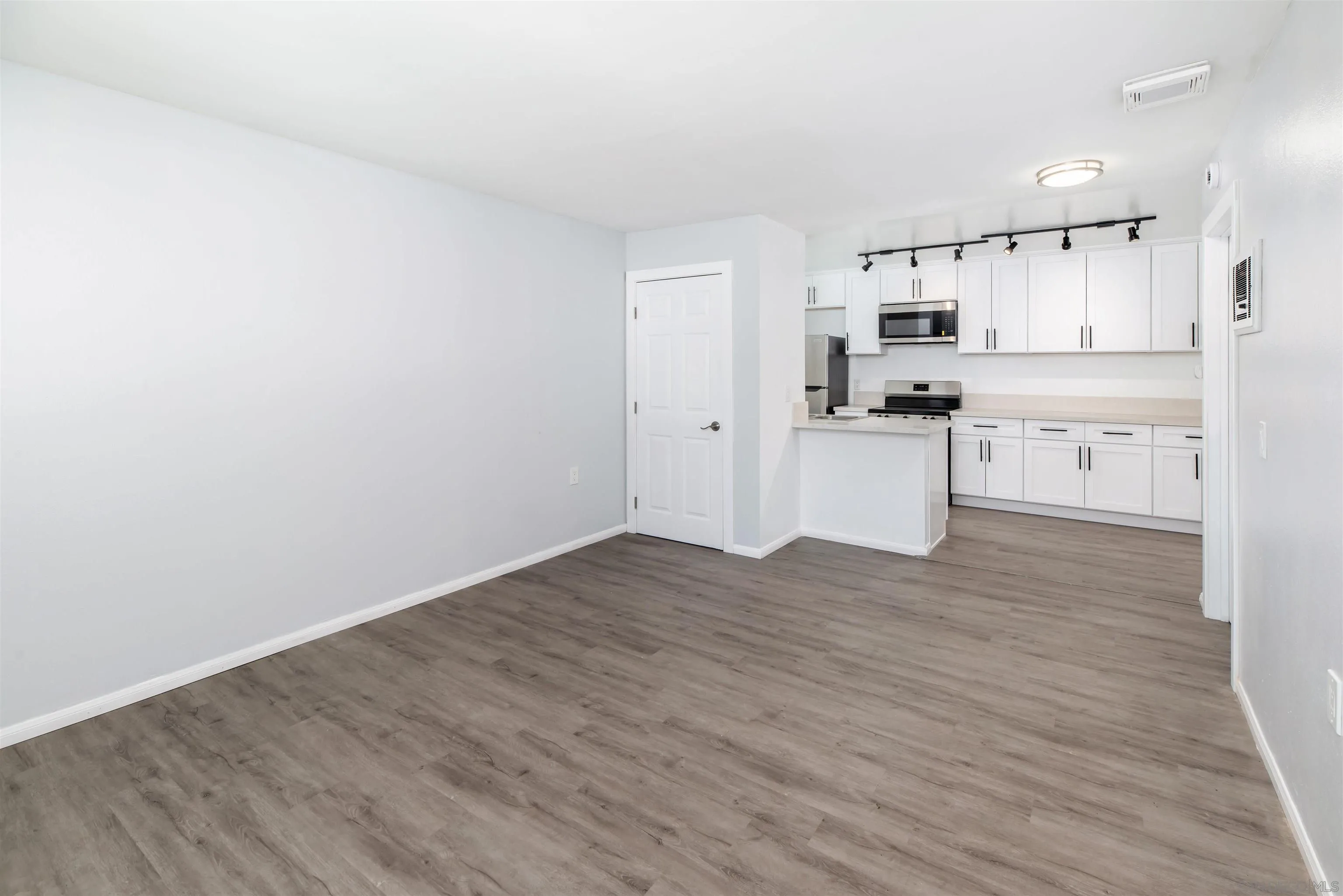 Photo #11: 250042786 Listing: Photo #11