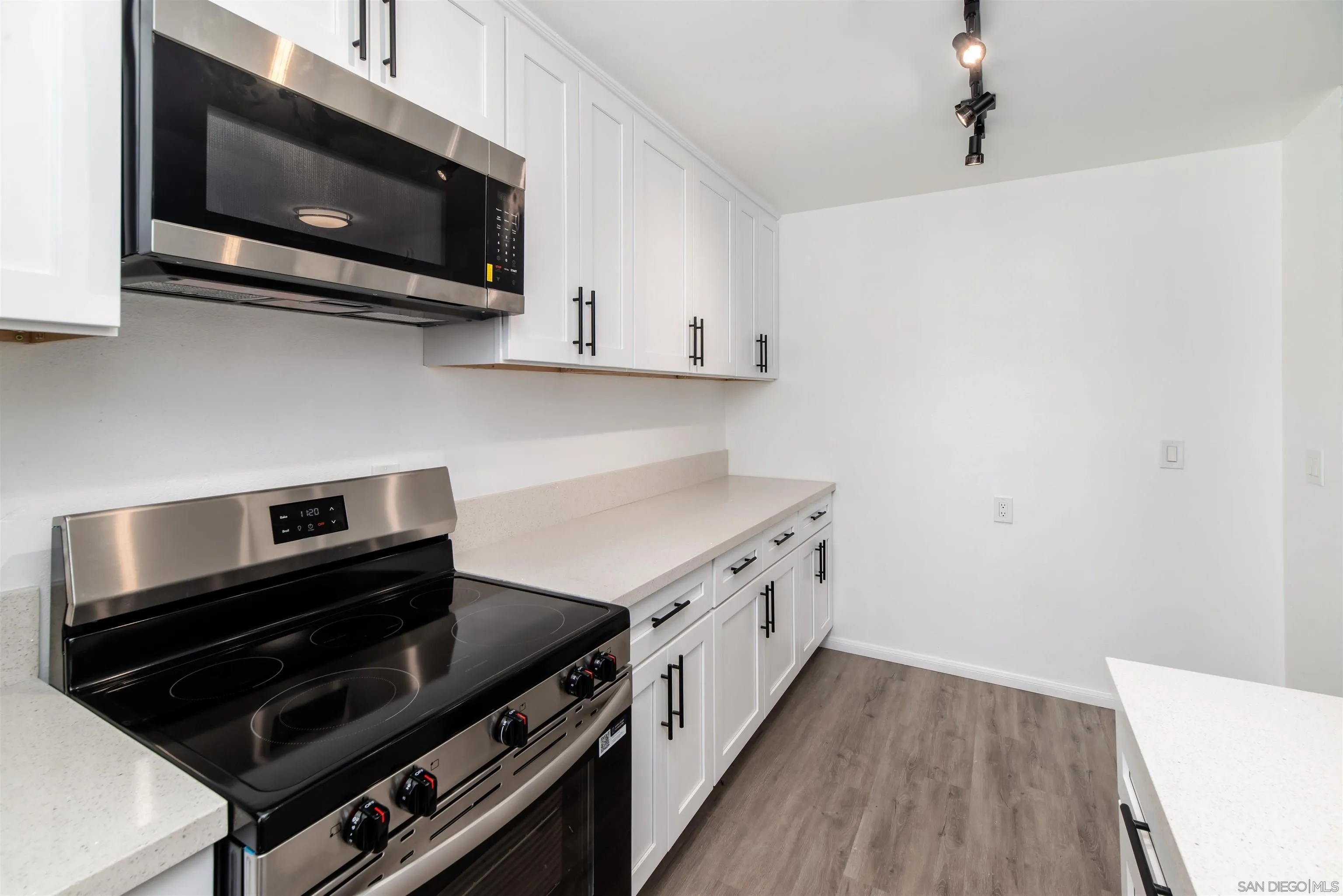 Photo #4: 250042786 Listing: Photo #4