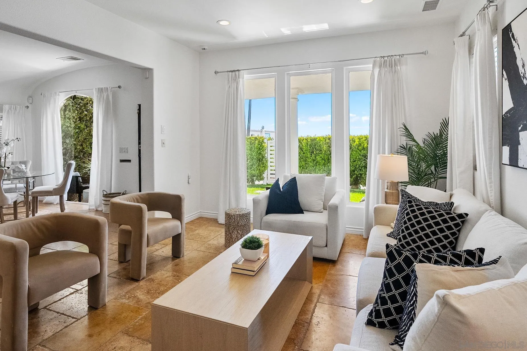 https://cdn.realtyfeed.com/cdn/127/250042787/f74ecf294c0fc315de1677cd32868739.webp
