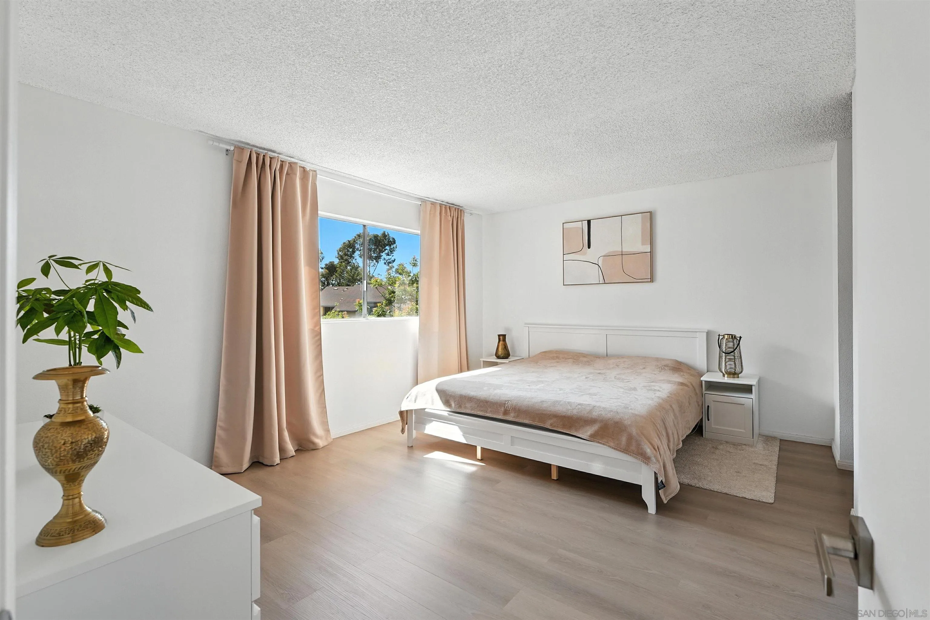 https://cdn.realtyfeed.com/cdn/127/250042788/9c521e214a7f090898643ede45cfdf41.webp