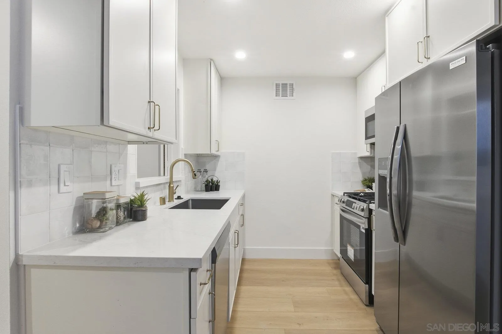 https://cdn.realtyfeed.com/cdn/127/250042793/6f621bfae26159ef6ee8c5ba29eeda98.webp