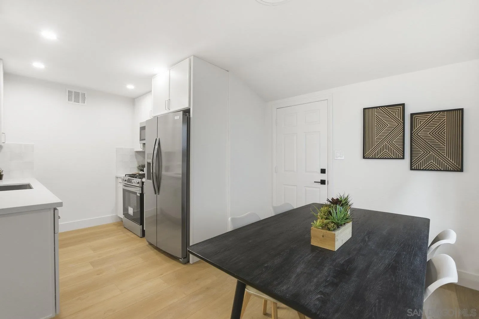 https://cdn.realtyfeed.com/cdn/127/250042793/f6f746718dcd3509c11908213e801019.webp