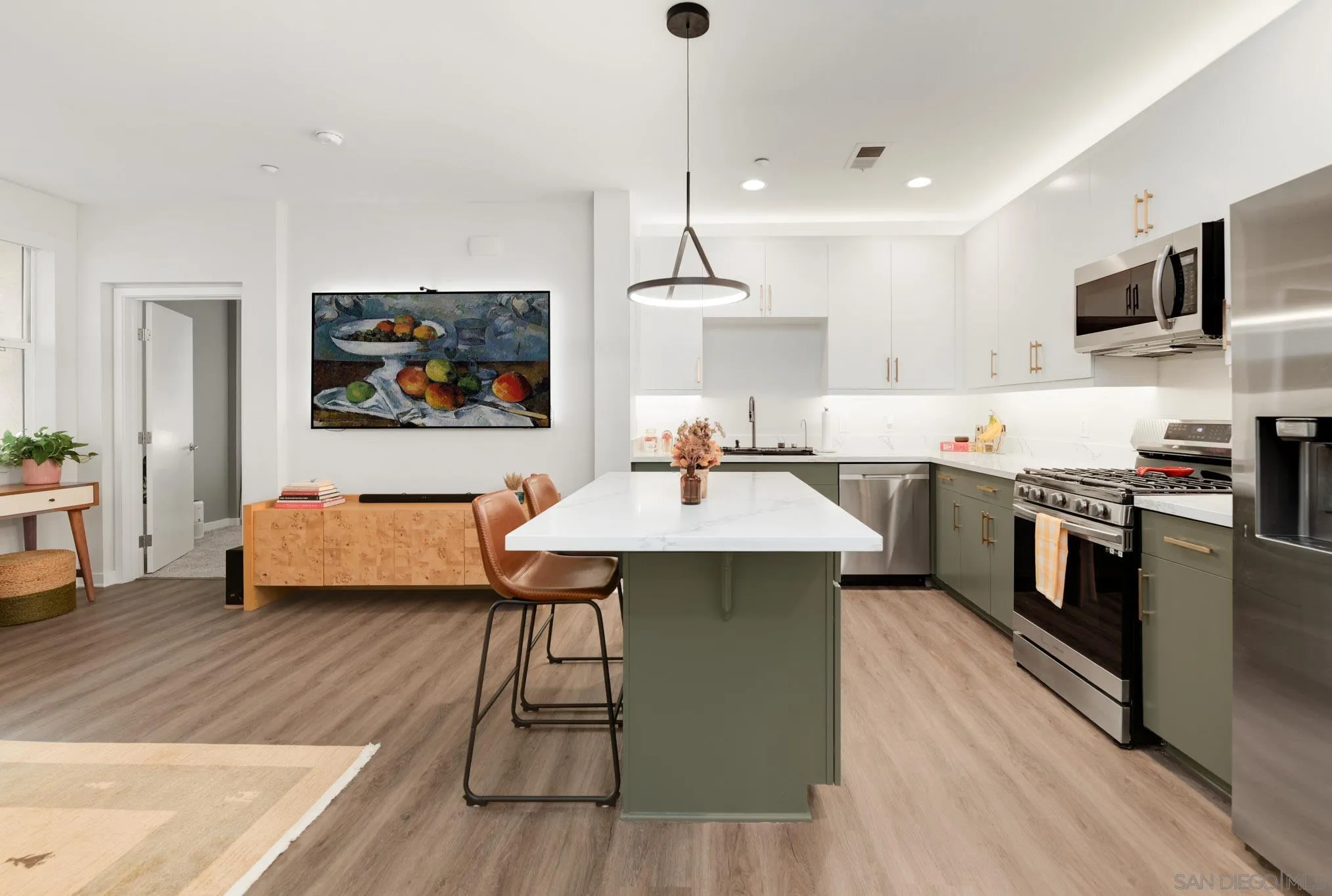 https://cdn.realtyfeed.com/cdn/127/250042800/6397e762951478c8b1988b0c2befa6f8.webp