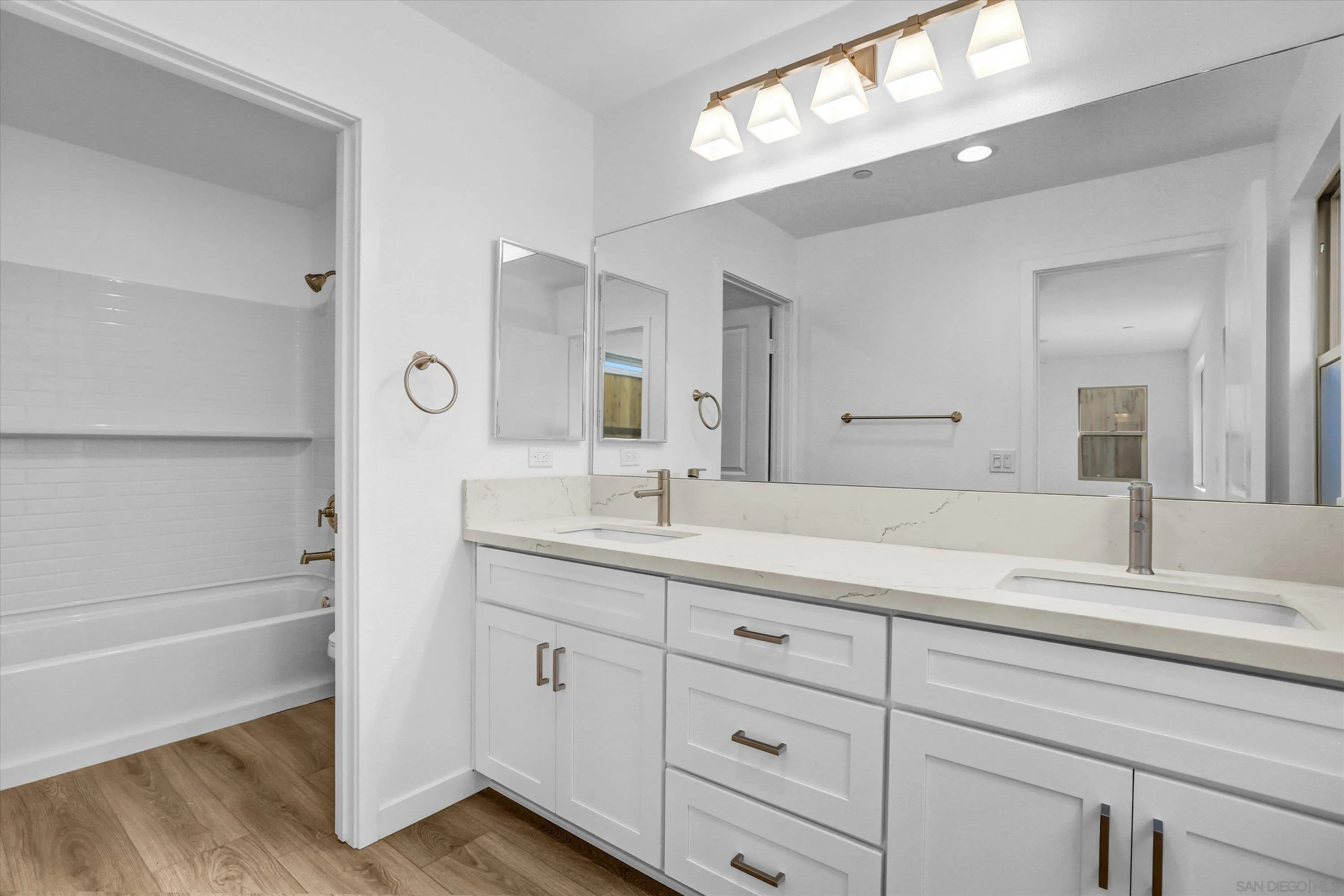 Photo #12: 250042801 Listing: Photo #12