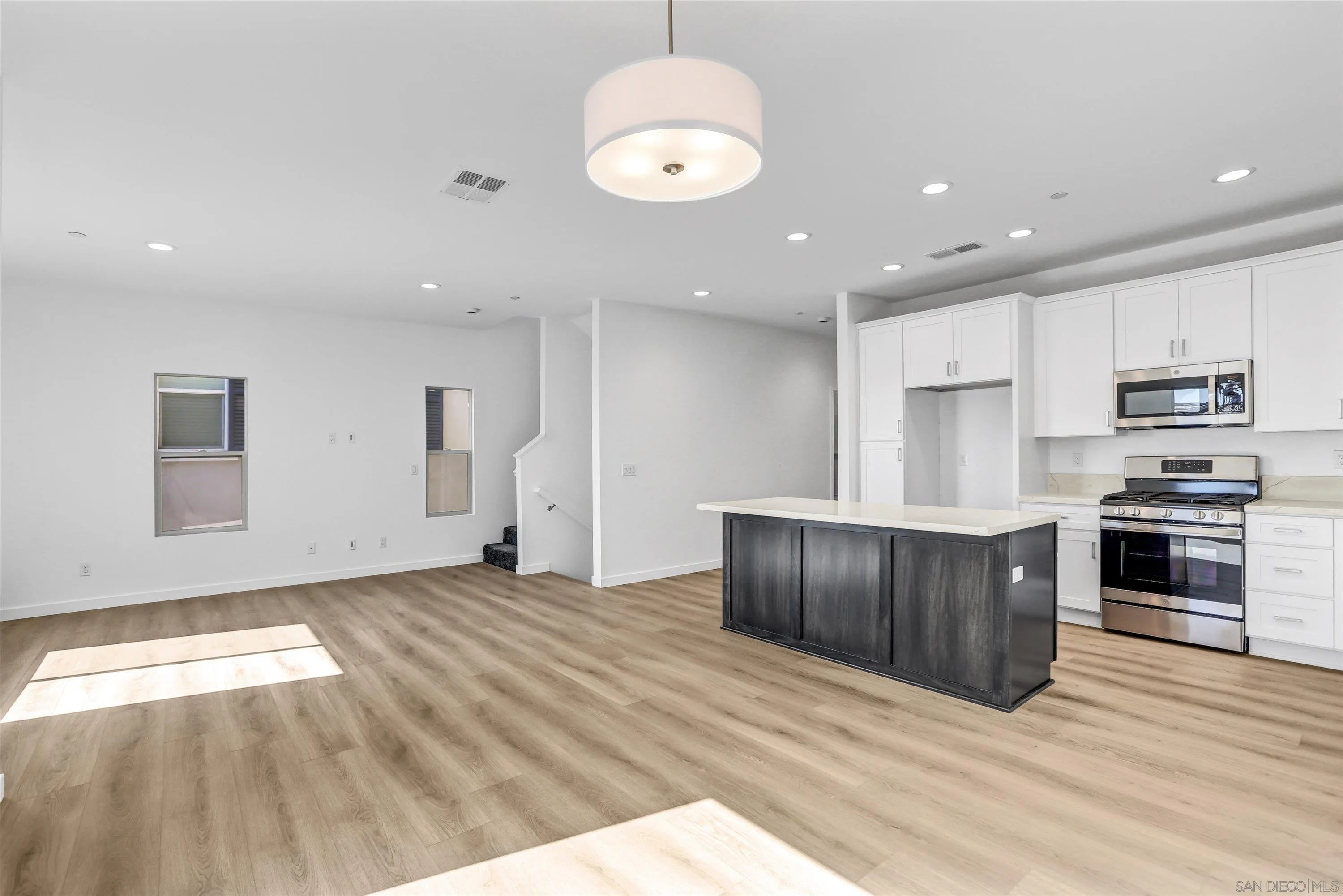 Photo #9: 250042801 Listing: Photo #9