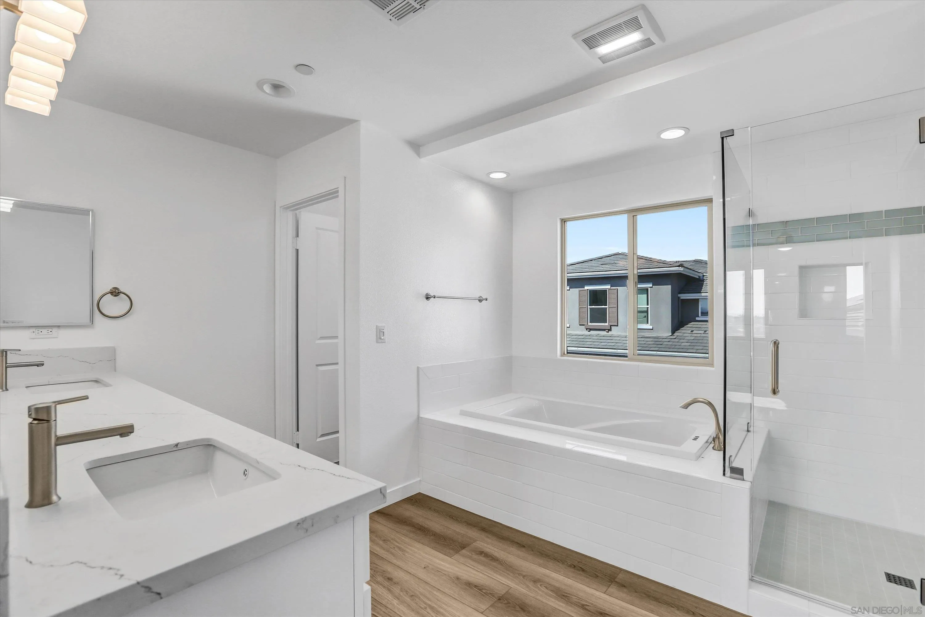 Photo #11: 250042801 Listing: Photo #11