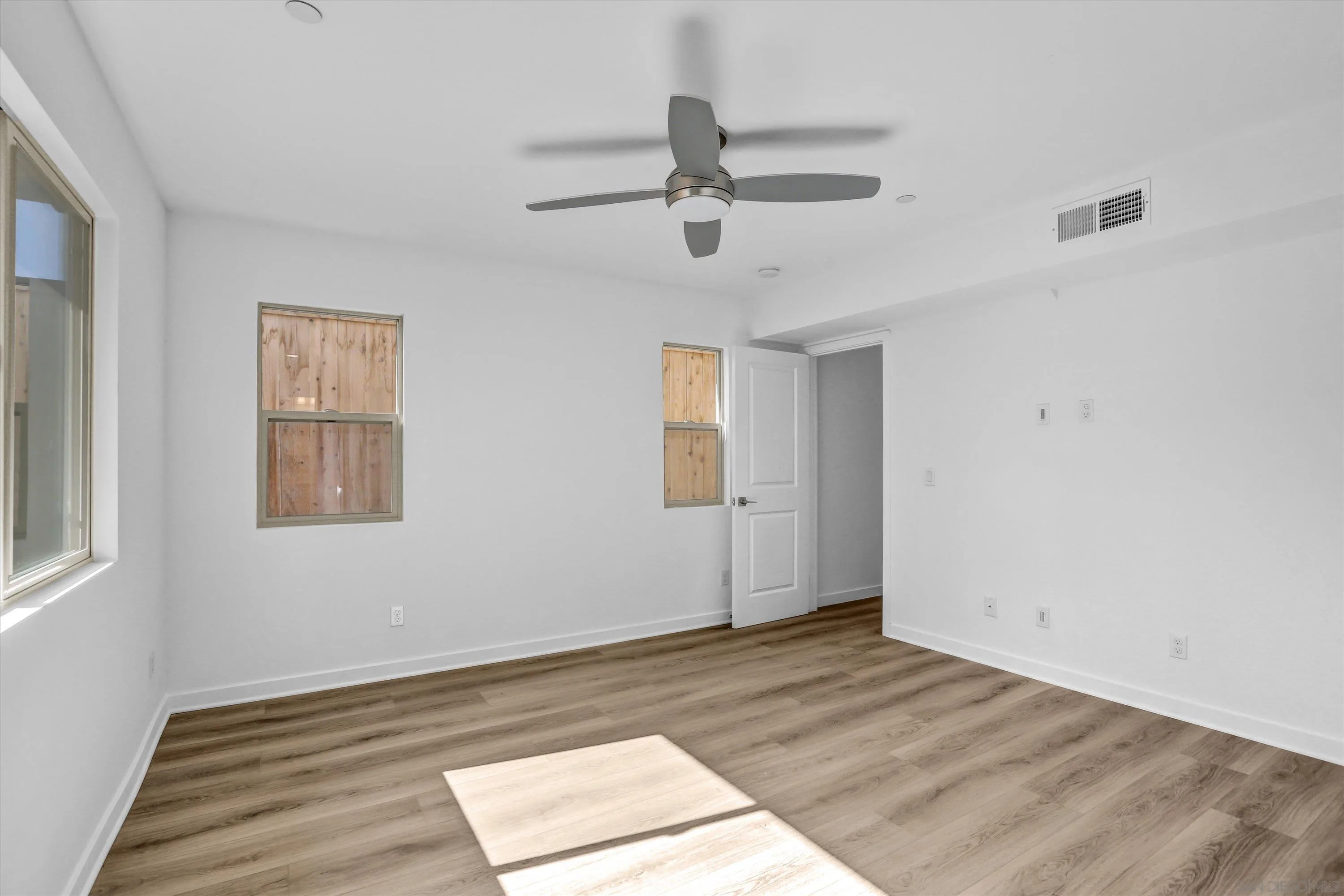 Photo #17: 250042801 Listing: Photo #17