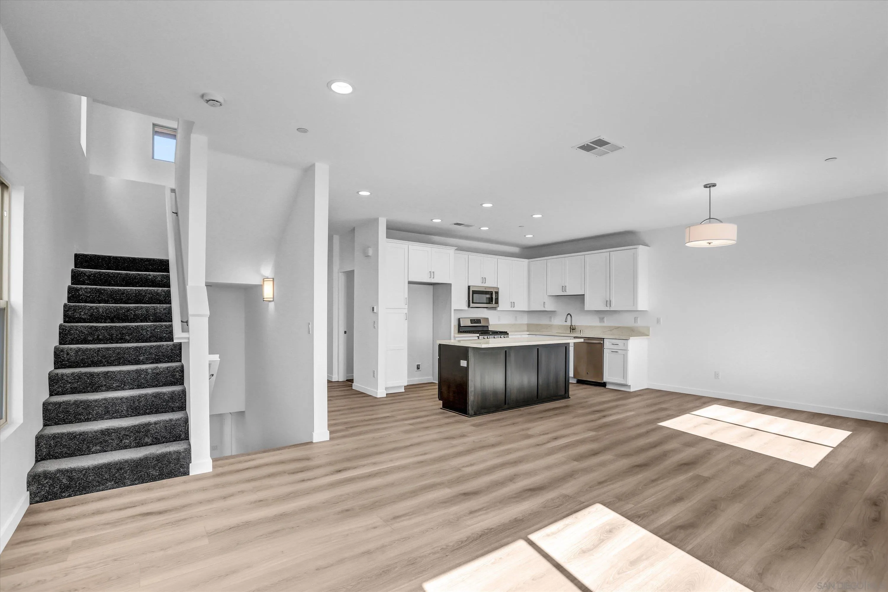 Photo #8: 250042801 Listing: Photo #8