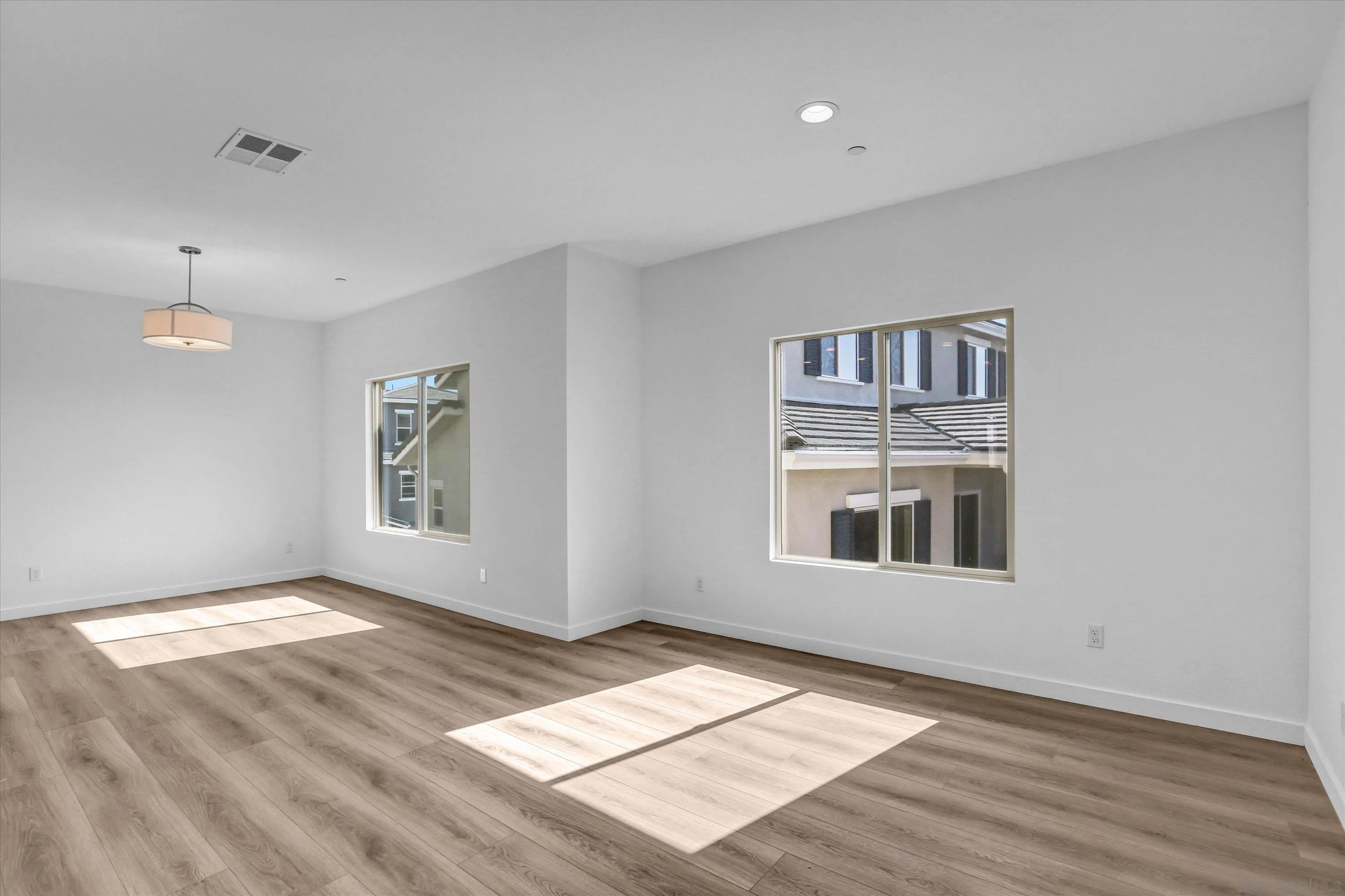 Photo #18: 250042801 Listing: Photo #18