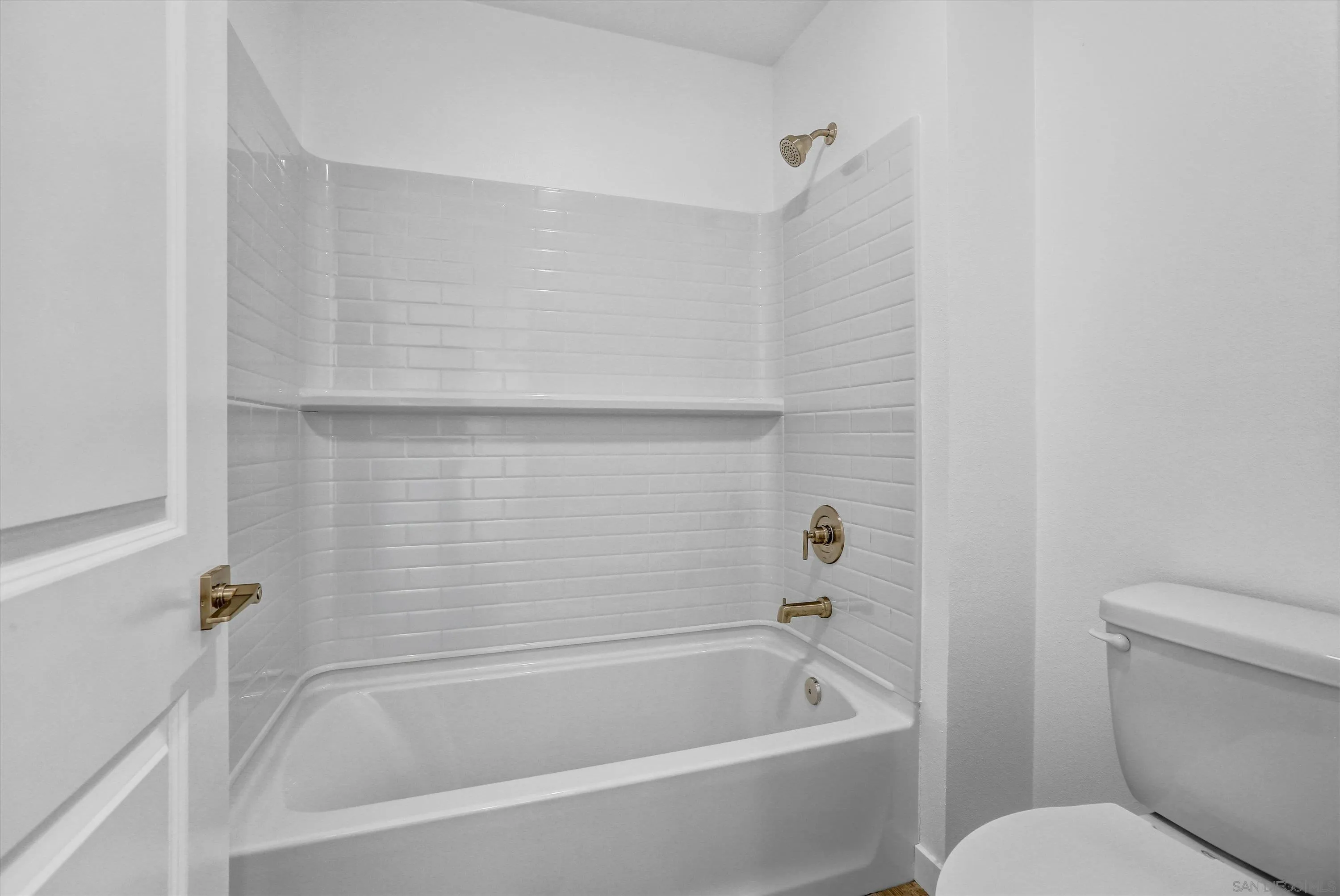 Photo #14: 250042801 Listing: Photo #14