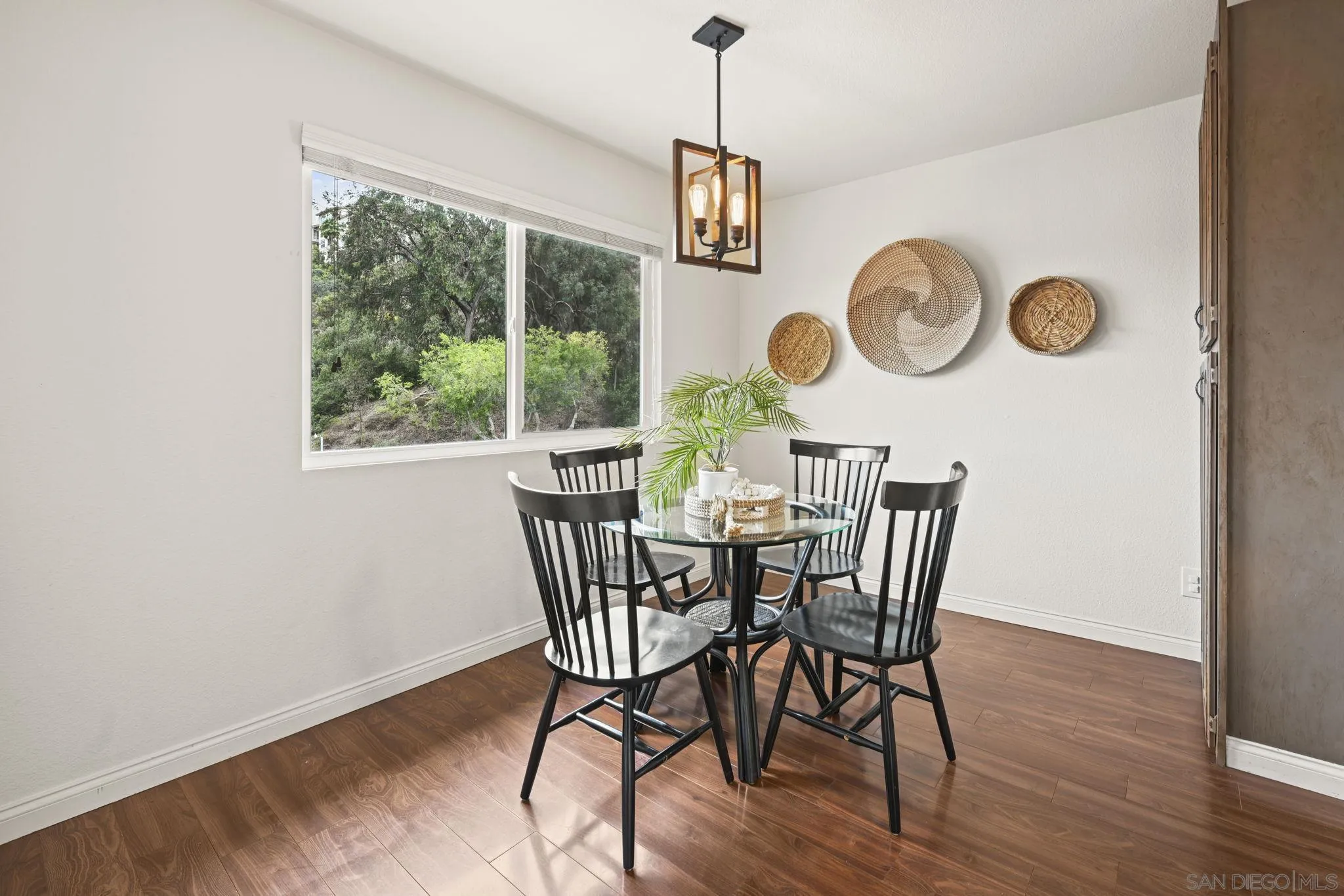 Photo #8: 250042802 Listing: Photo #8