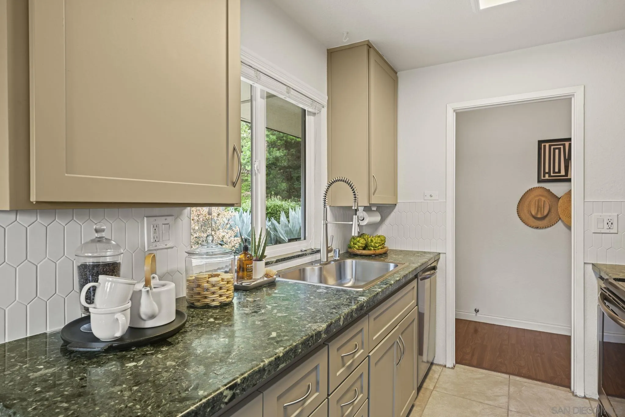 Photo #10: 250042802 Listing: Photo #10