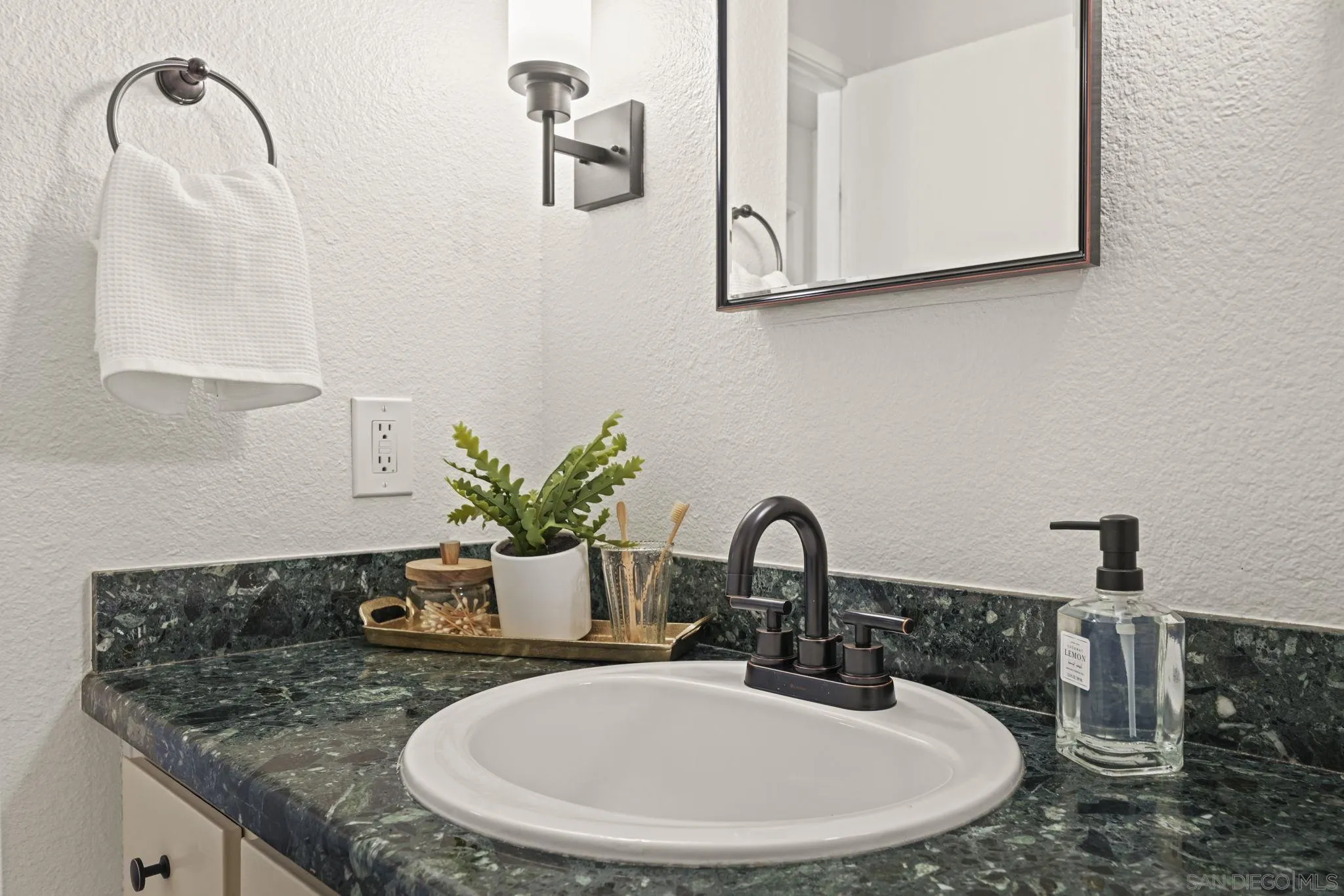 Photo #13: 250042802 Listing: Photo #13
