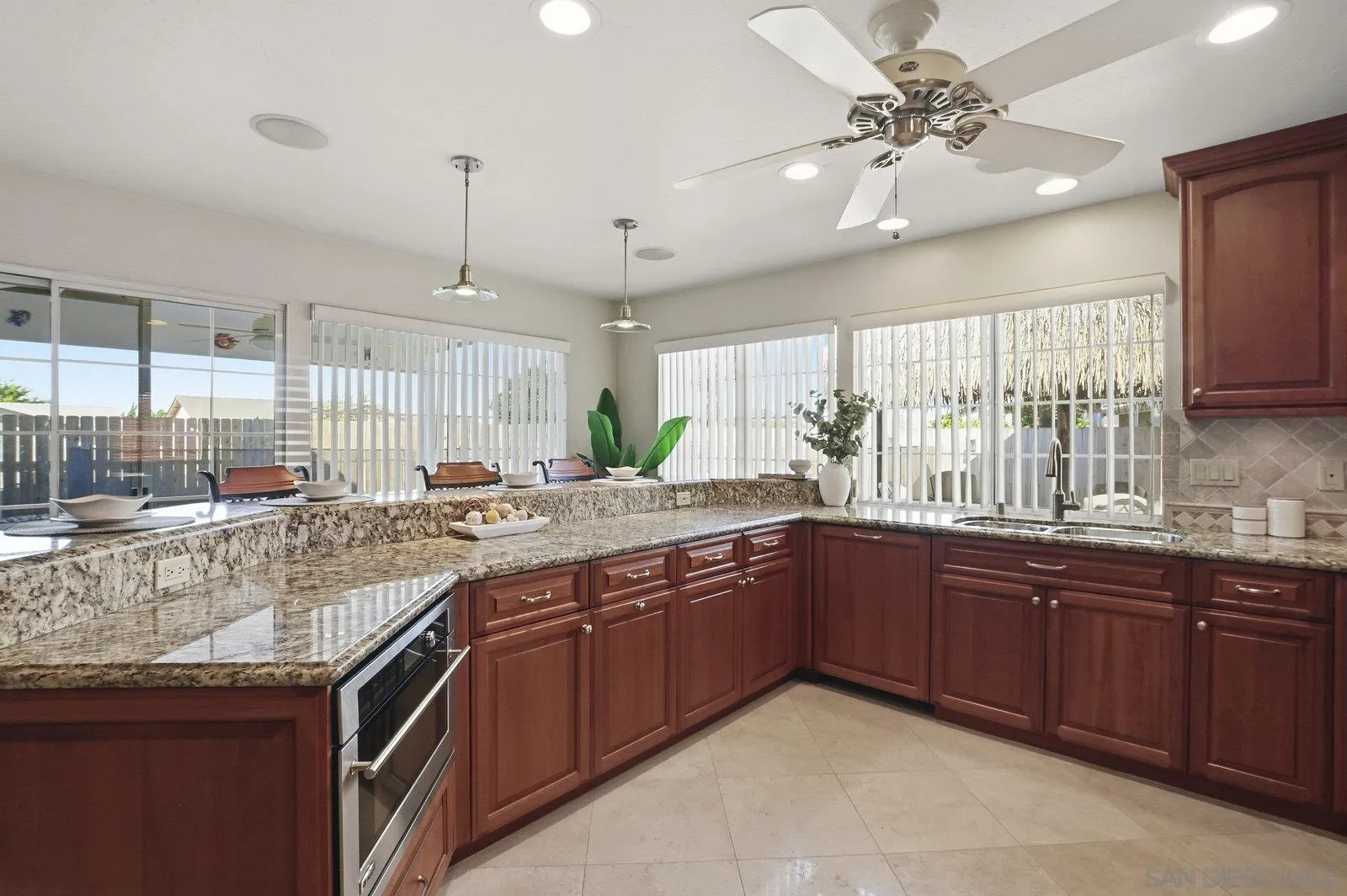 https://cdn.realtyfeed.com/cdn/127/250042803/07510b680534e0d63686e53f84bf0fa8.webp
