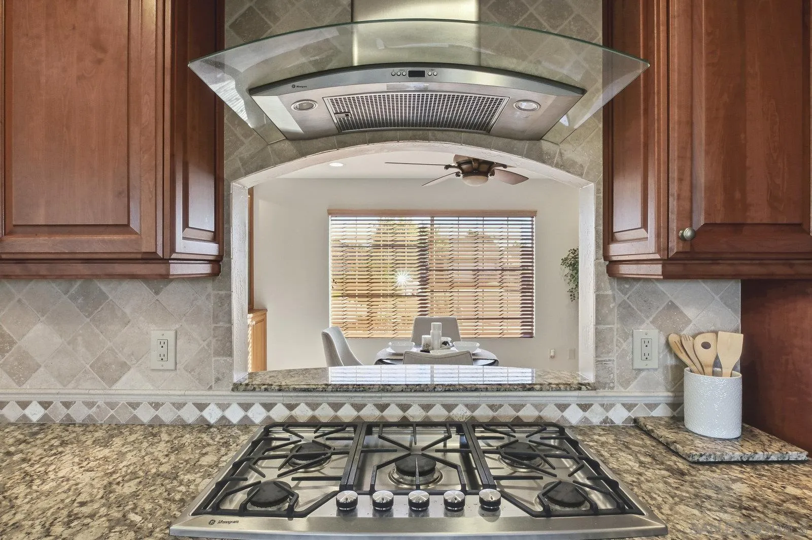 https://cdn.realtyfeed.com/cdn/127/250042803/0ec1c268da1bb78a1665044d259f2632.webp