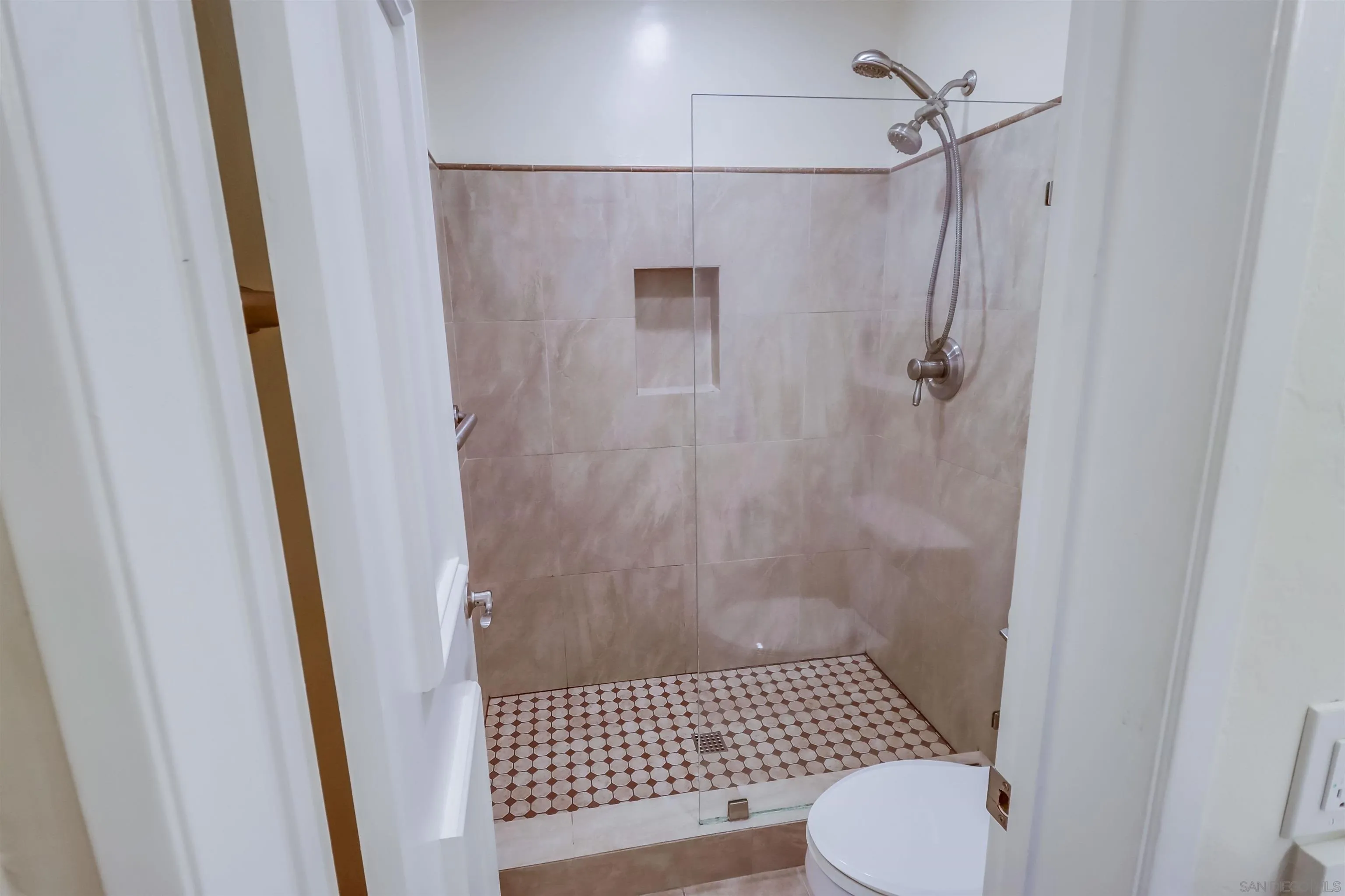 Photo #13: 250042810 Listing: Photo #13