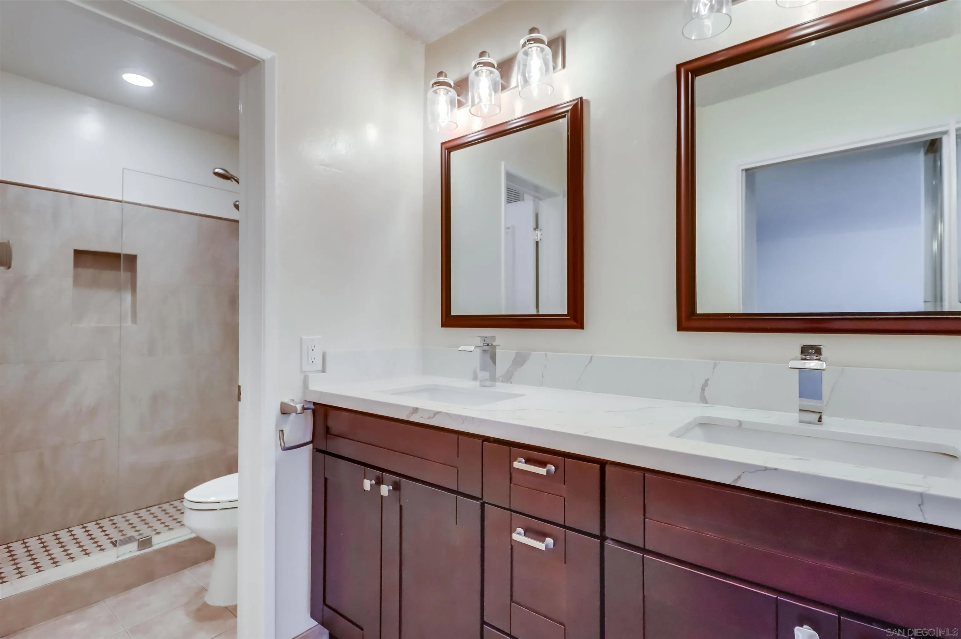 Photo #12: 250042810 Listing: Photo #12