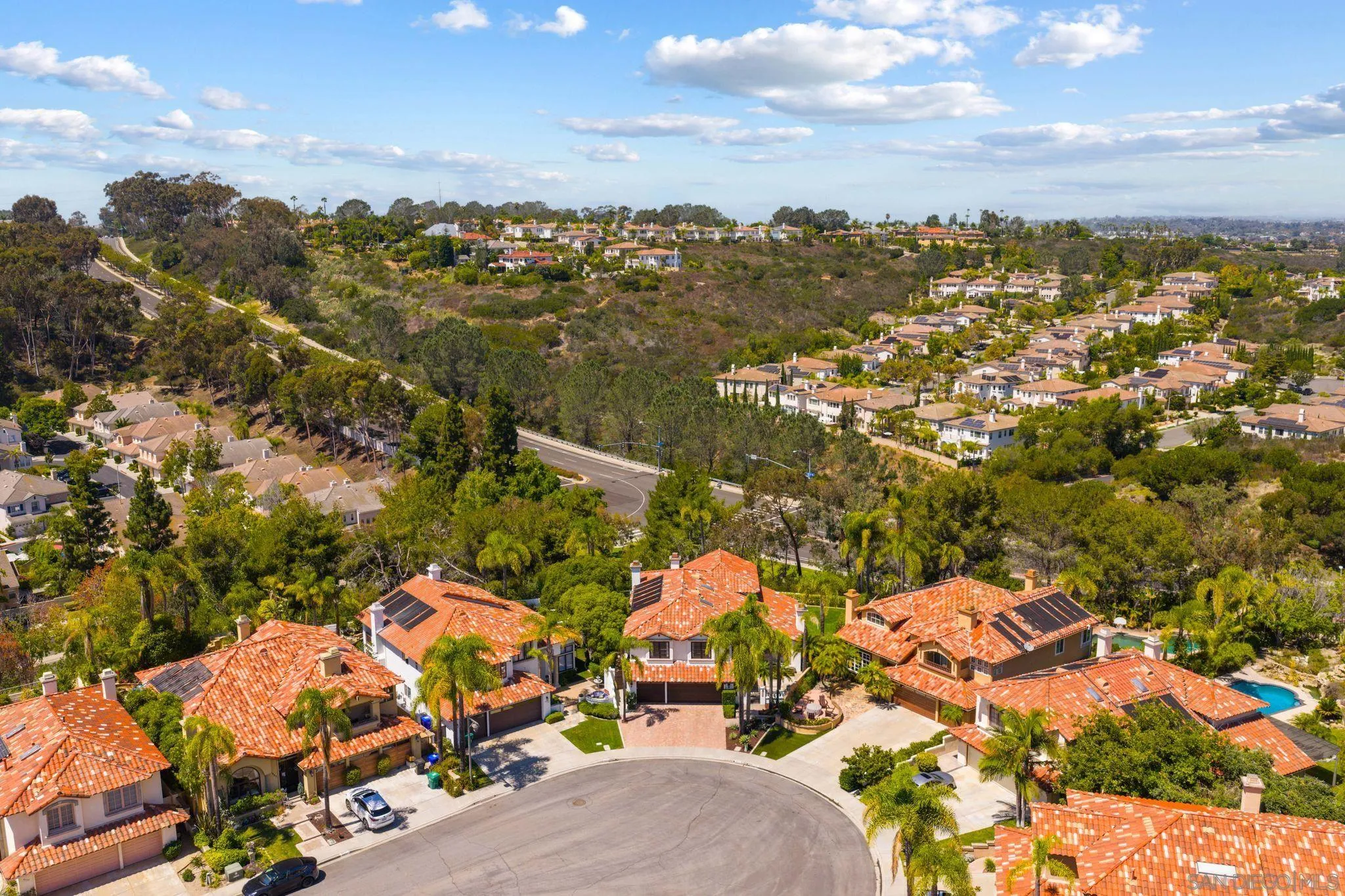 https://cdn.realtyfeed.com/cdn/127/250042814/2c74f6be88985f204b551bb468311e4d.webp
