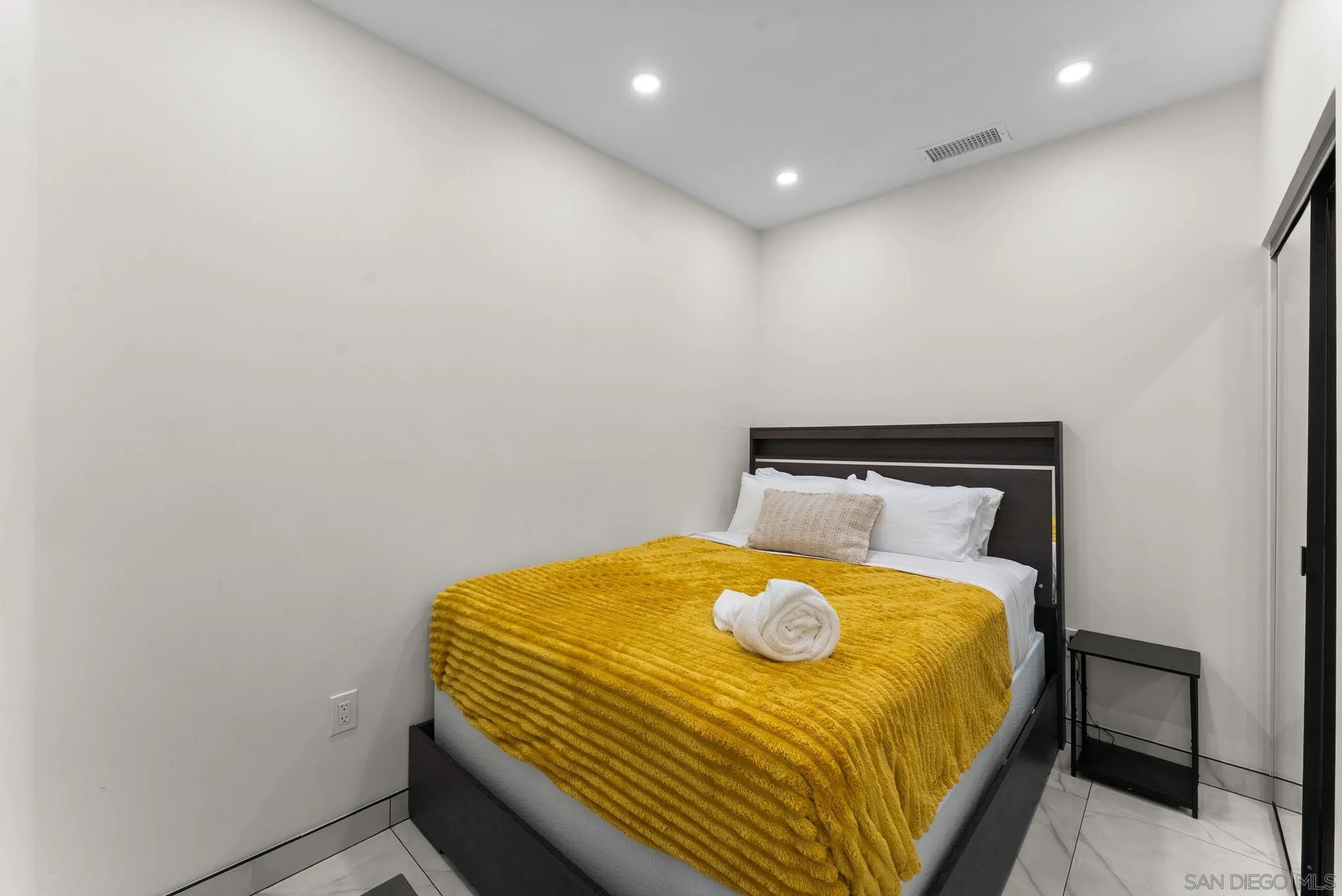 https://cdn.realtyfeed.com/cdn/127/250042817/99ca952fe20d48f436e49430d3714294.webp