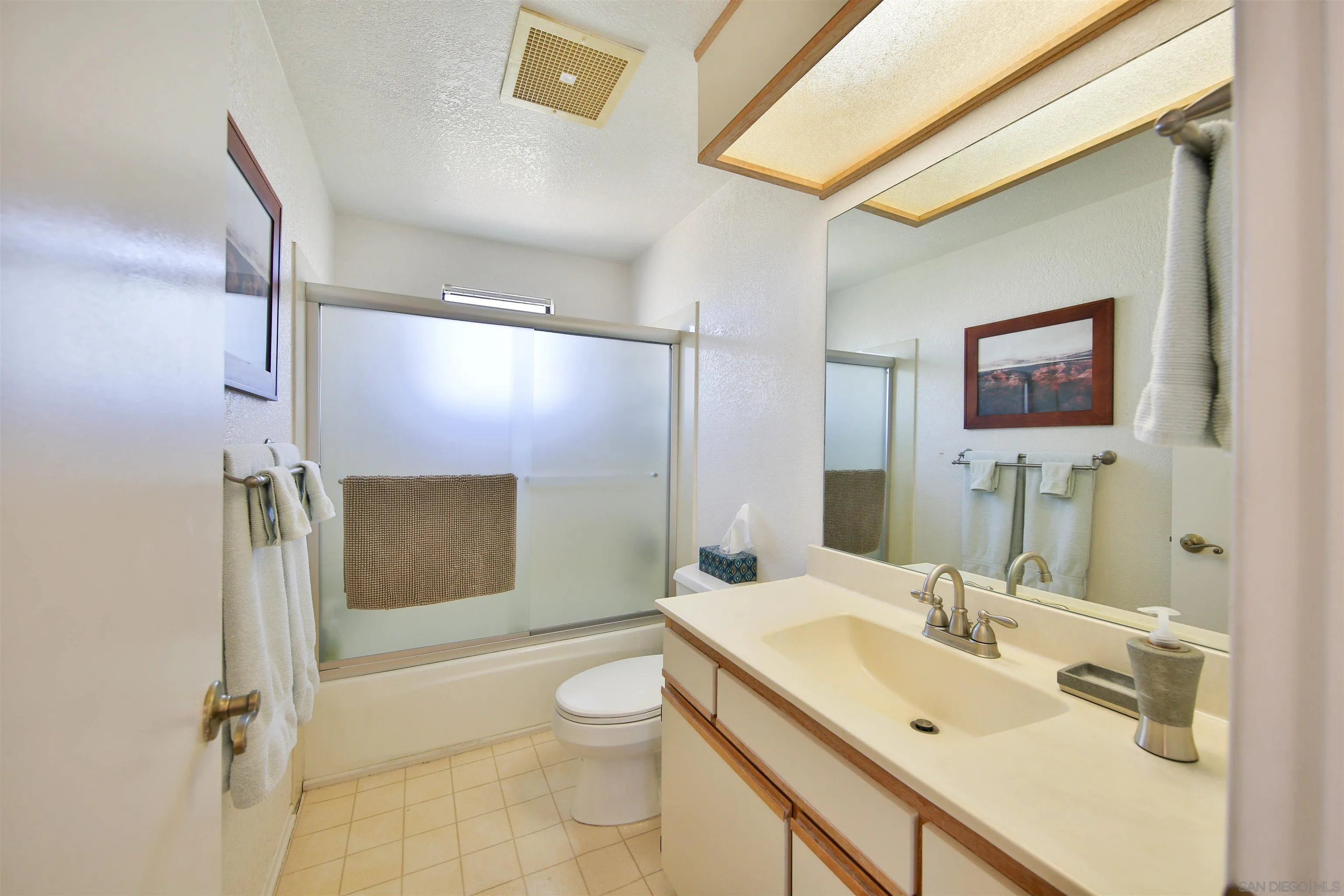 https://cdn.realtyfeed.com/cdn/127/250042824/de27fe353657e997e015a5033097a006.webp