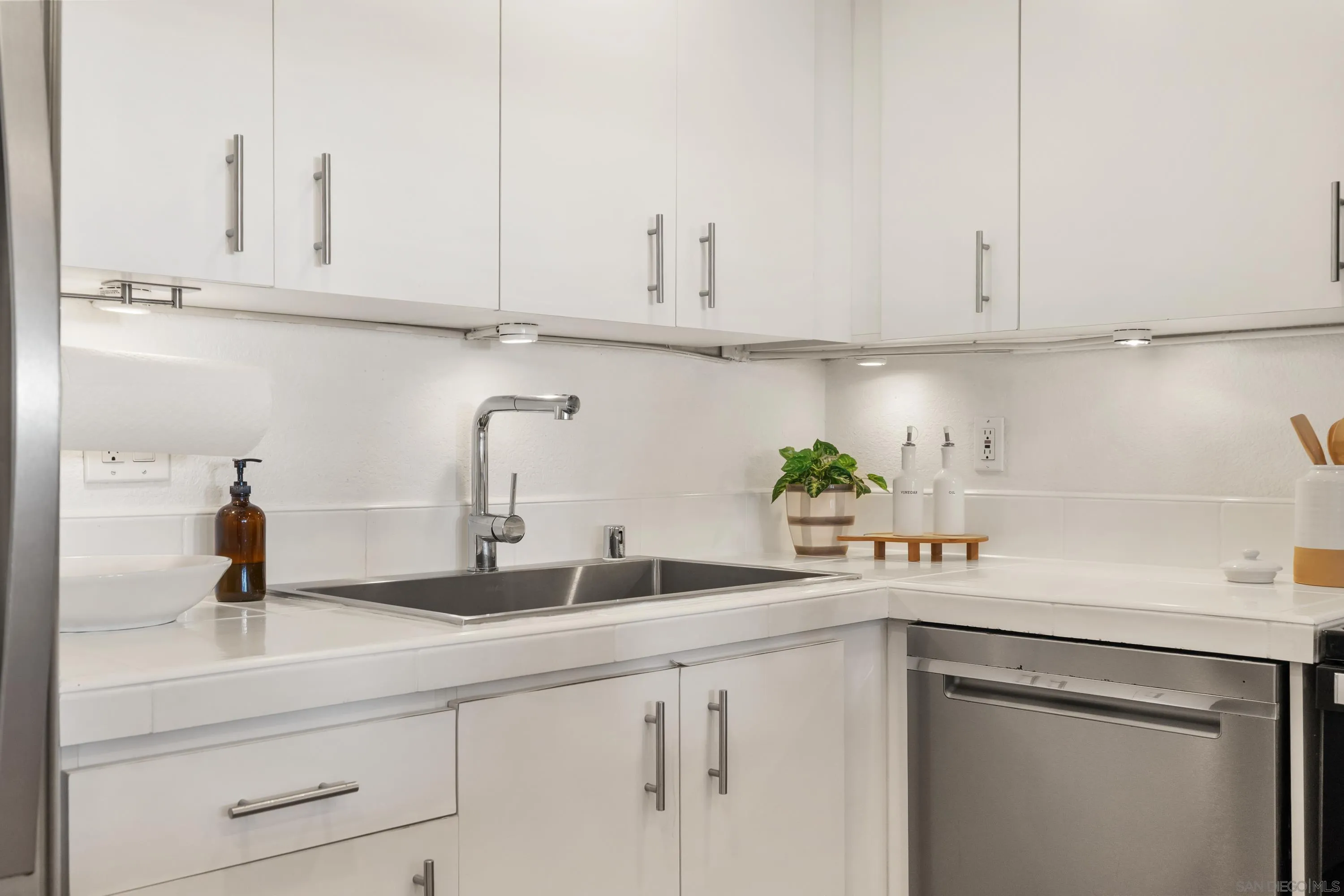 Photo #7: 250042830 Listing: Photo #7