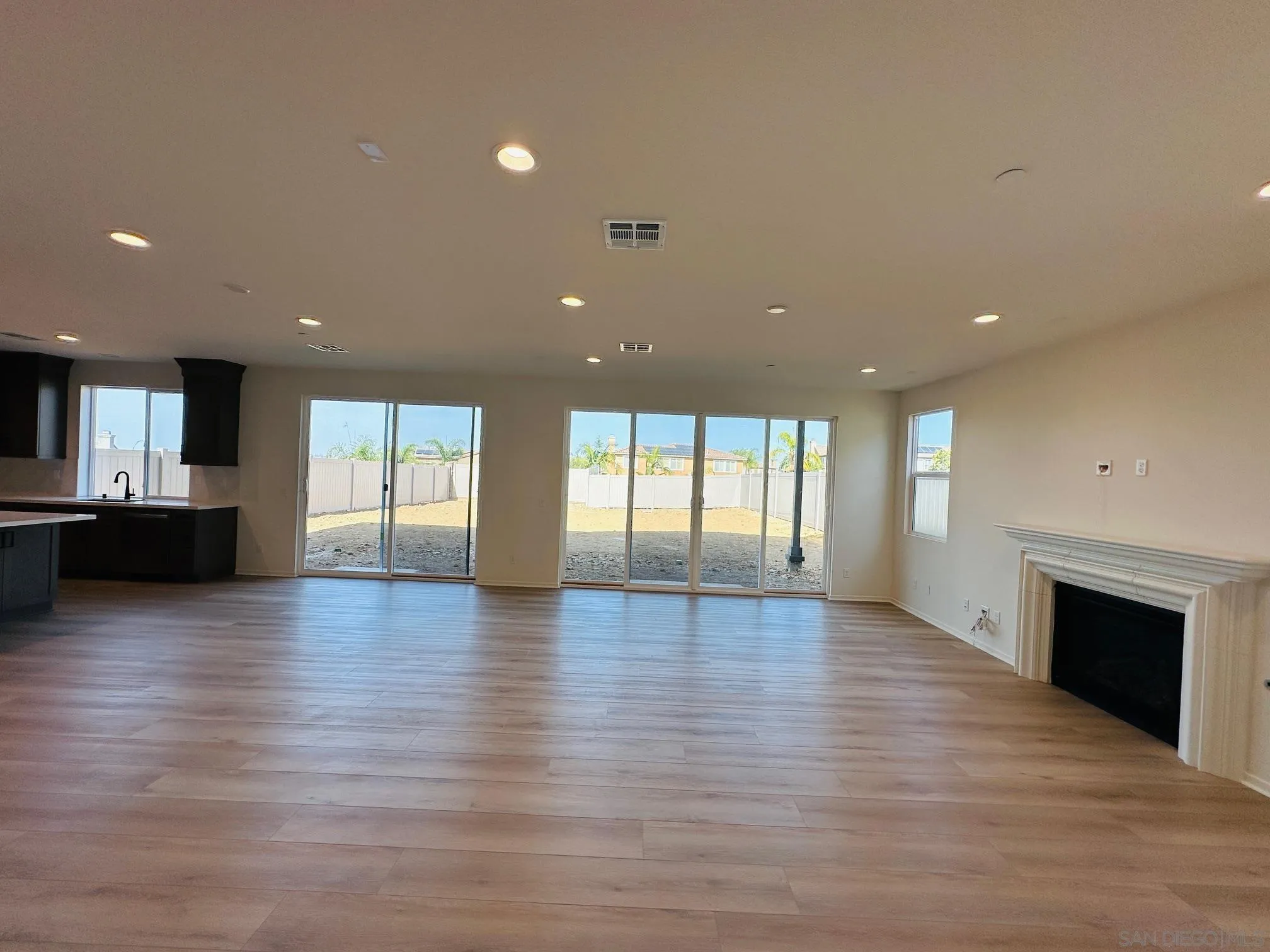 https://cdn.realtyfeed.com/cdn/127/250042848/c8913bfee7d5c7cfed3785622d8851db.webp
