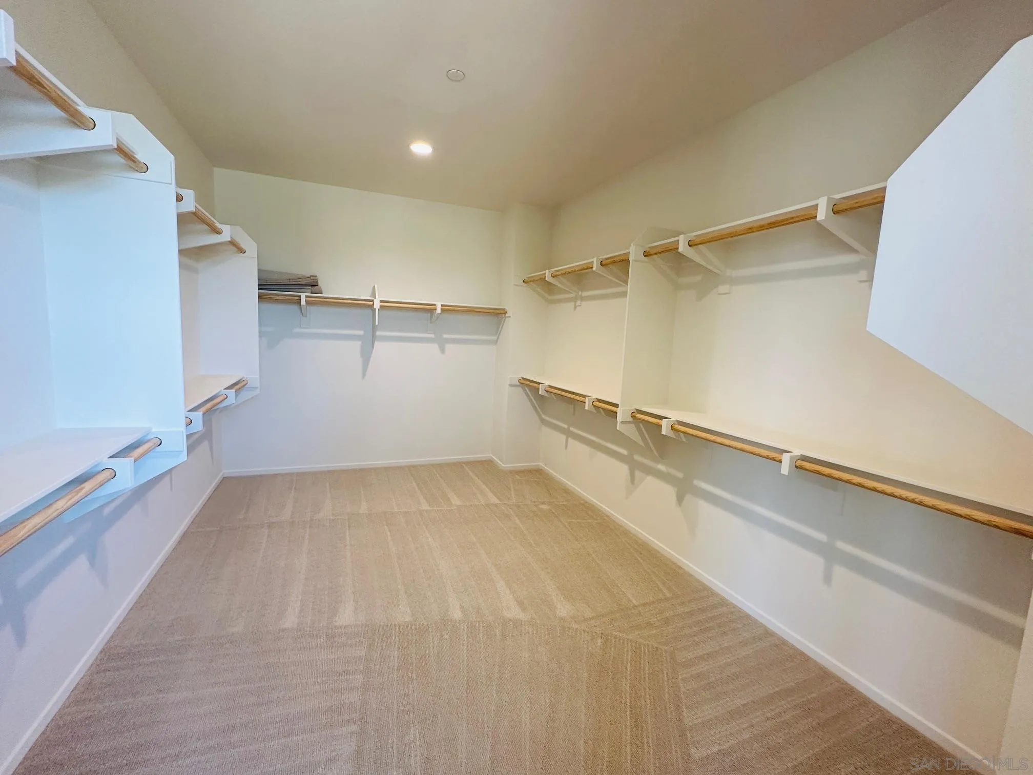 https://cdn.realtyfeed.com/cdn/127/250042848/e3517e44a5ee6aa4839f8139082737b1.webp
