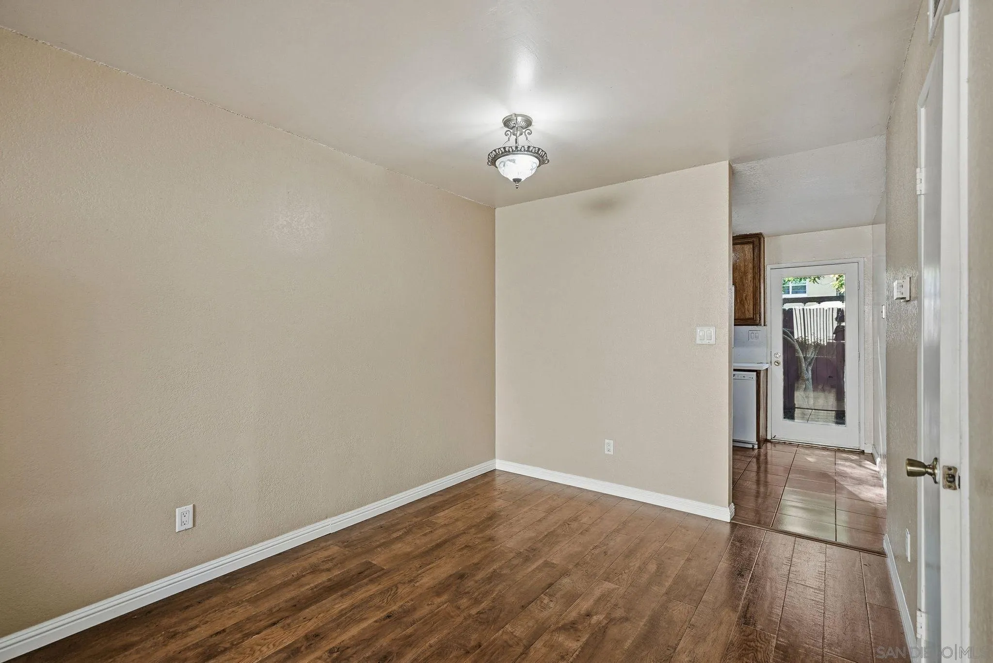 Photo #8: 250042855 Listing: Photo #8