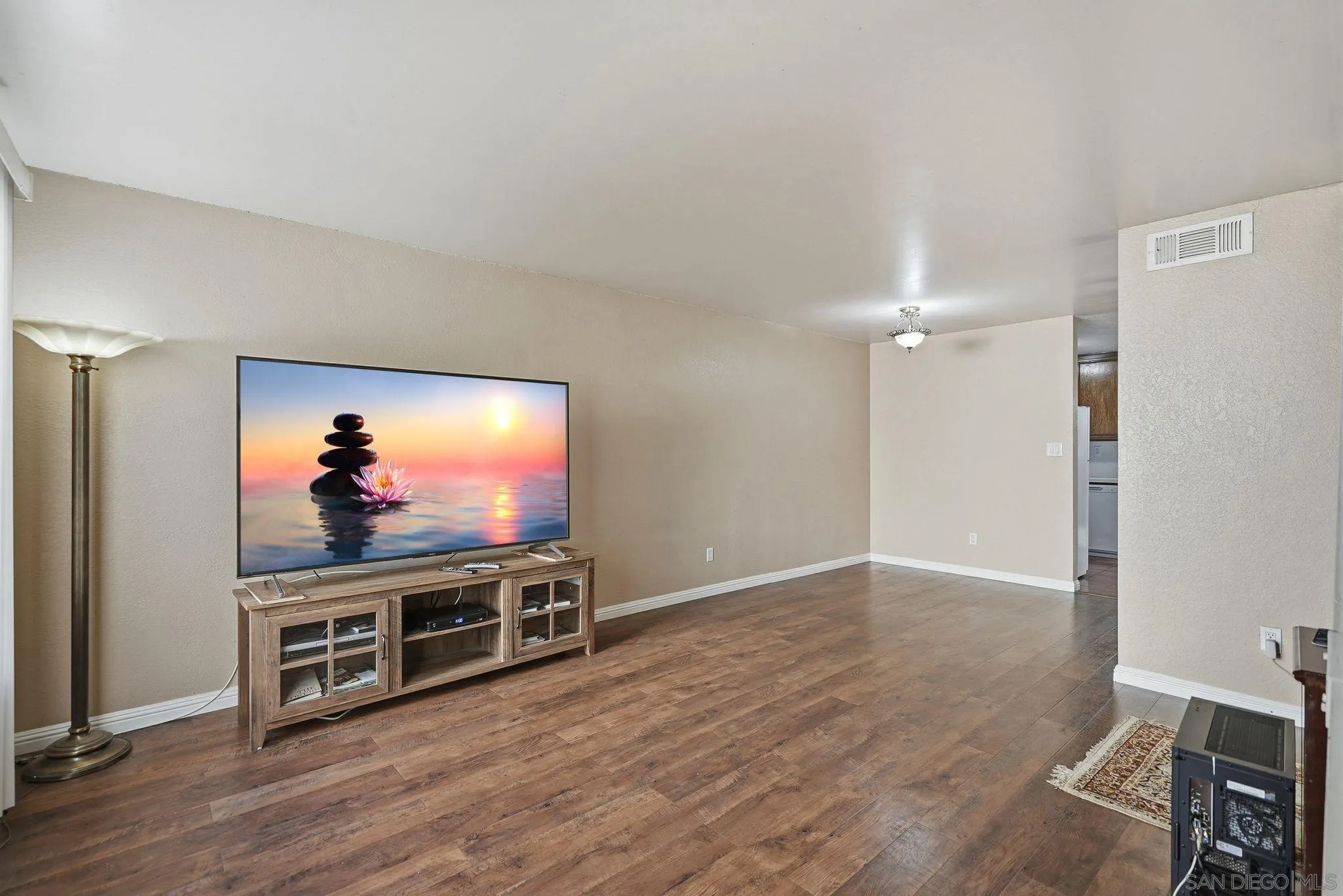 https://cdn.realtyfeed.com/cdn/127/250042855/985c7b17e3ae8561a0244b7191ddf35e.webp