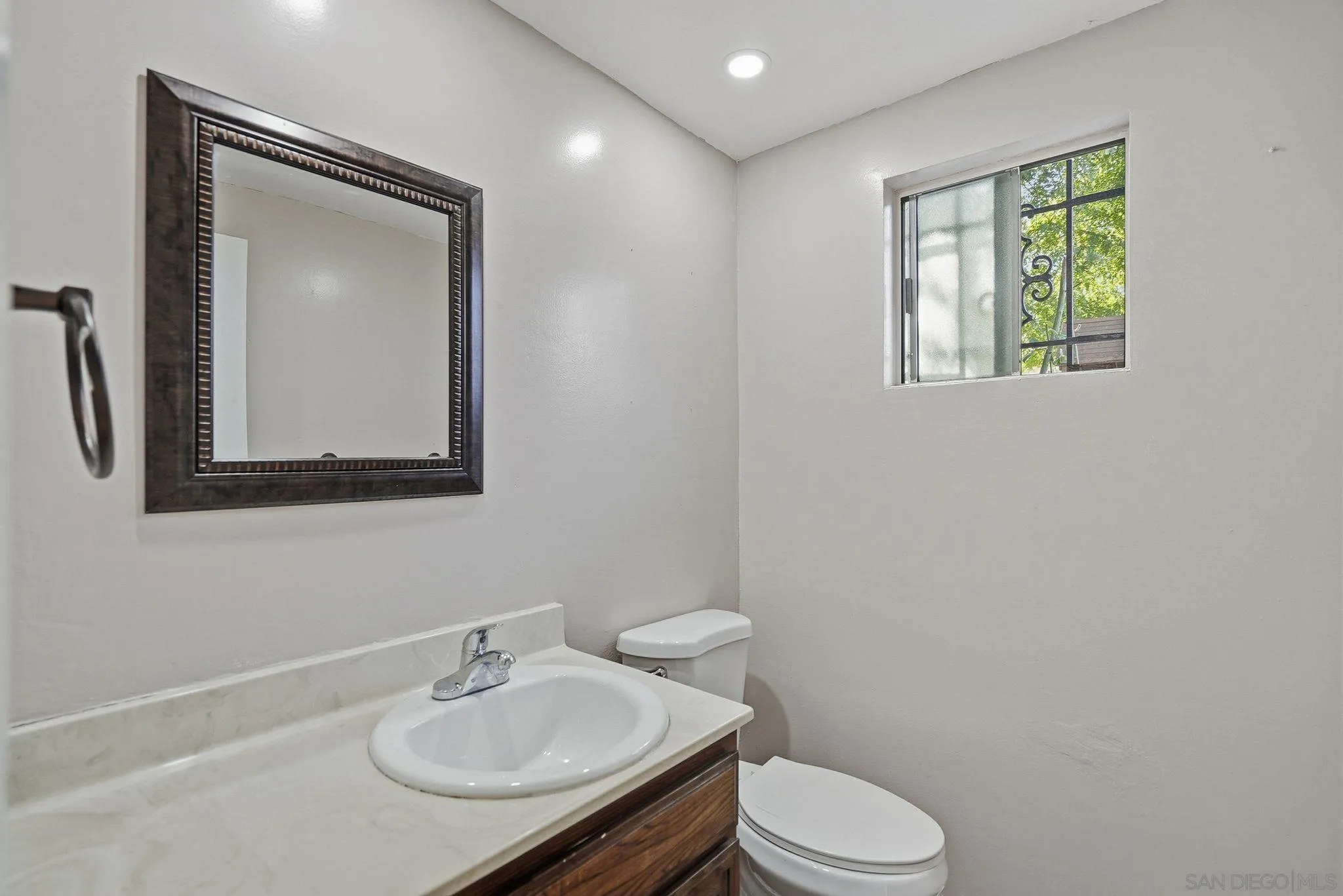 Photo #13: 250042855 Listing: Photo #13