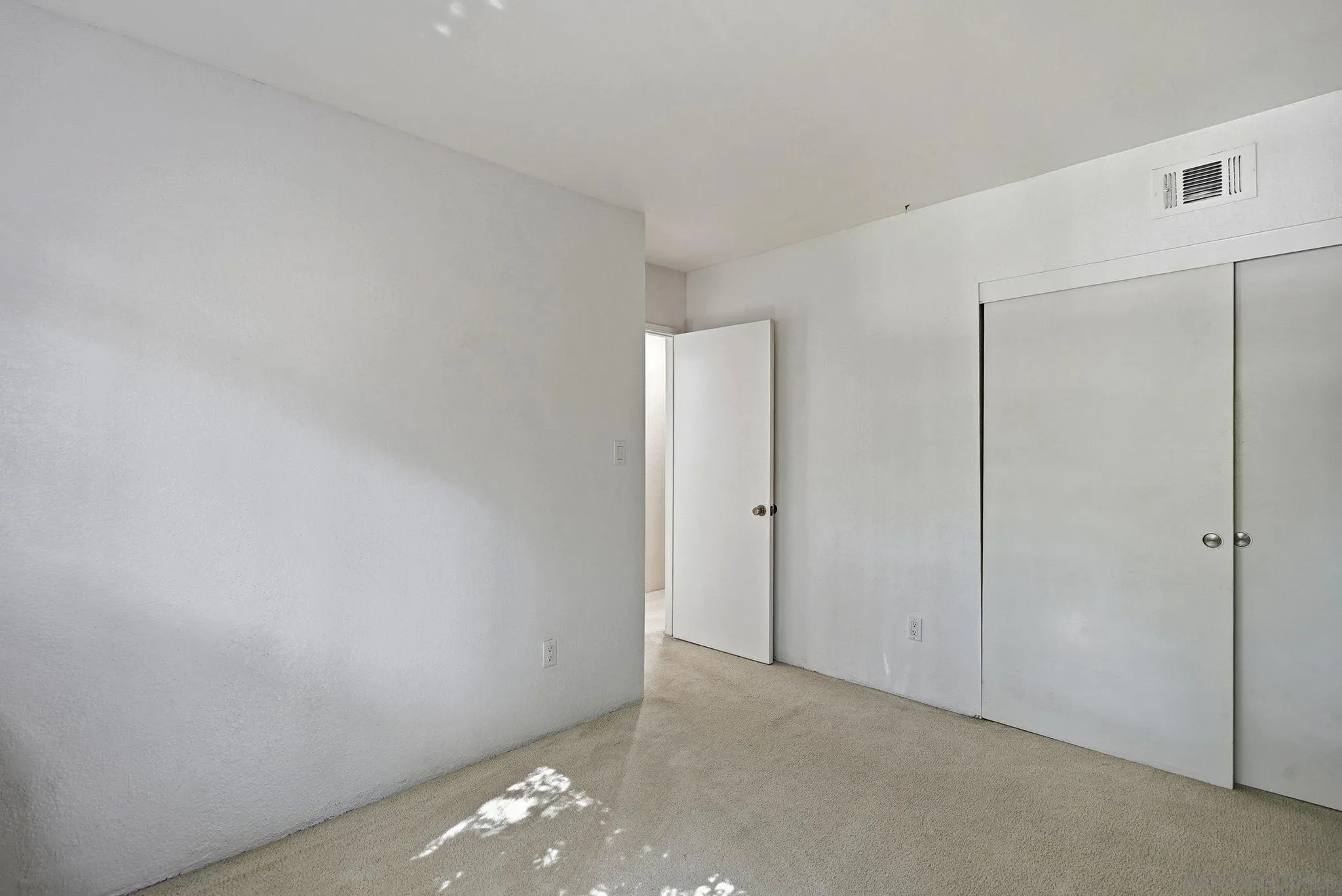 Photo #15: 250042855 Listing: Photo #15