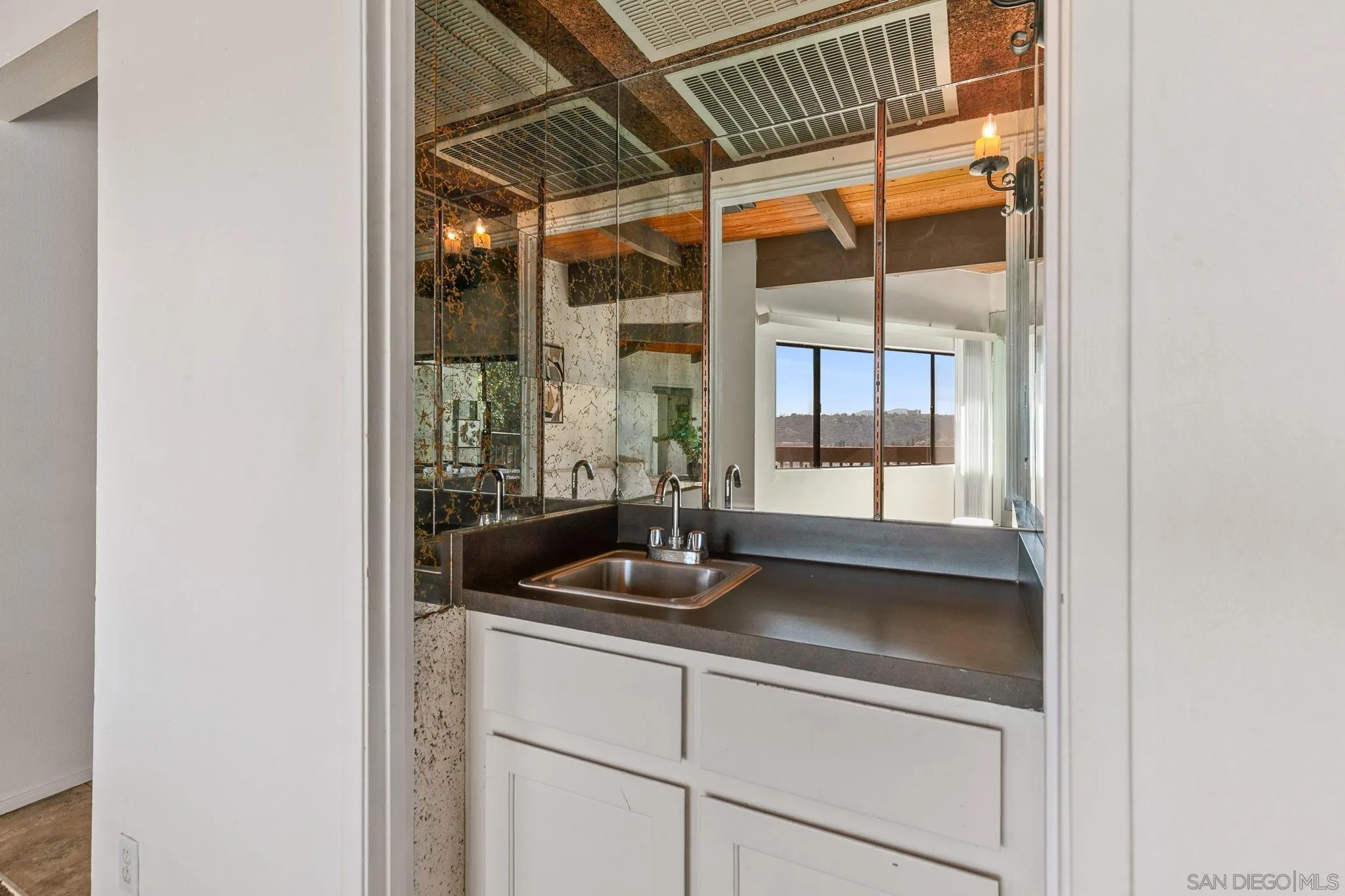 Photo #8: 250042862 Listing: Photo #8