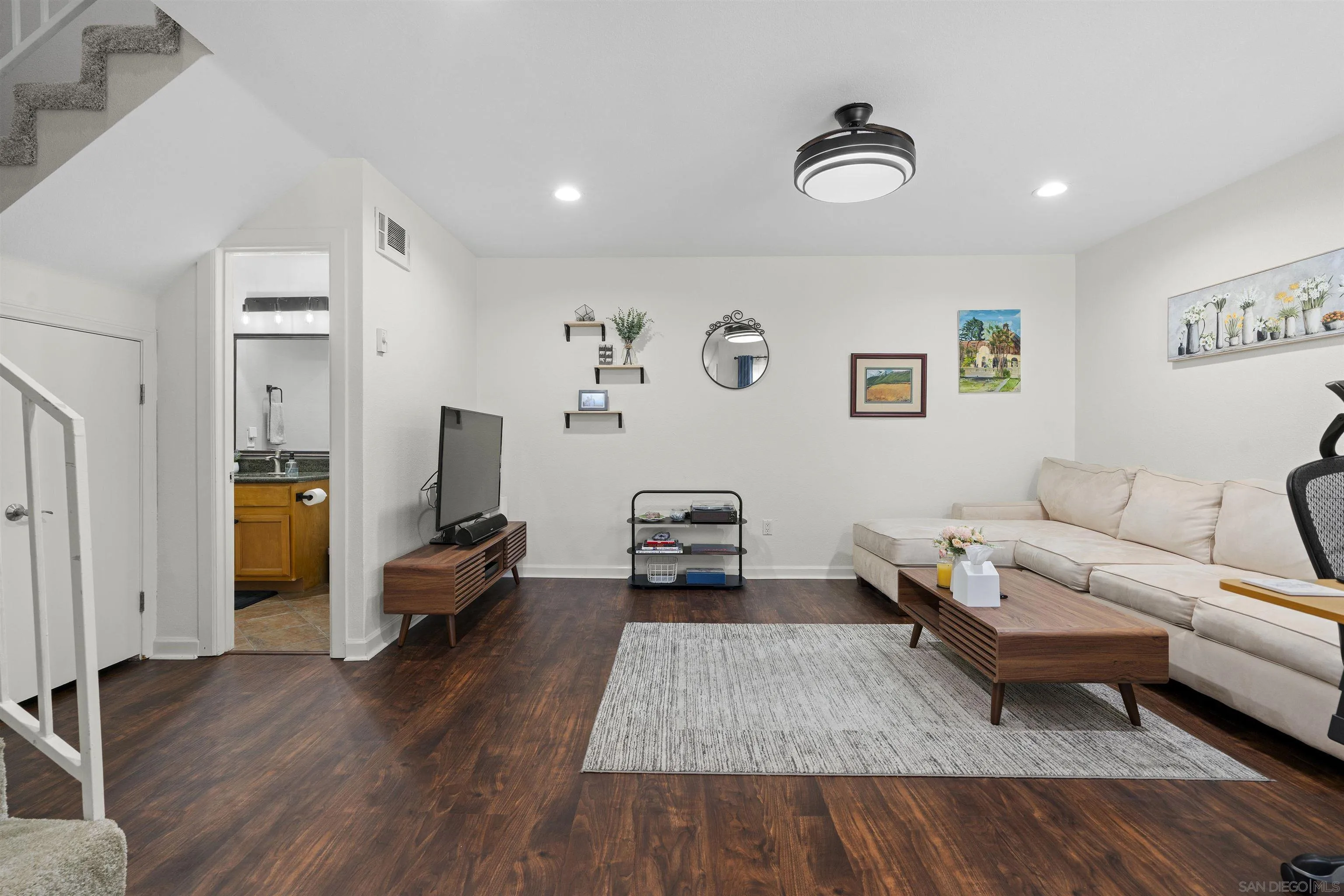Photo #8: 250042876 Listing: Photo #8