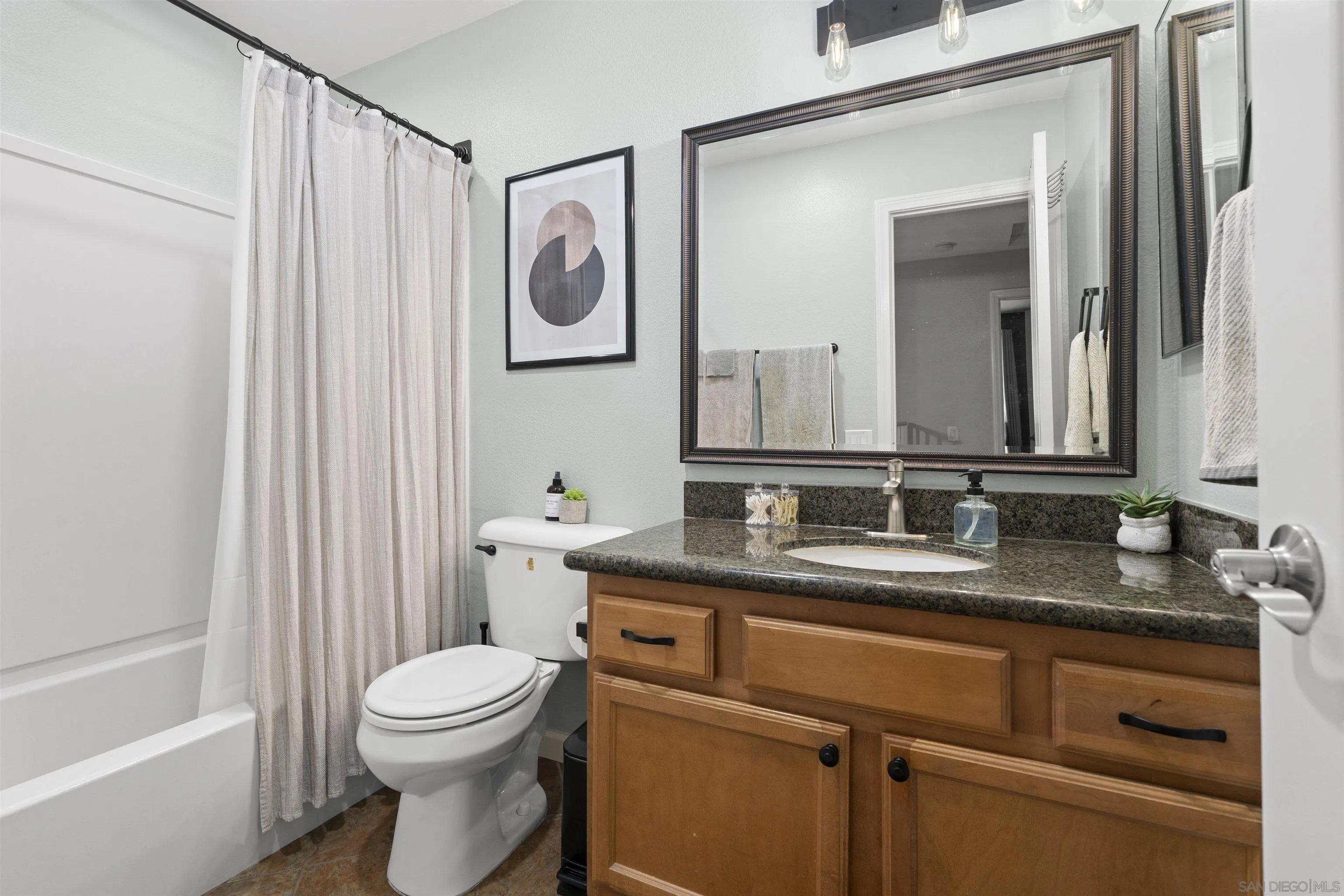 Photo #25: 250042876 Listing: Photo #25