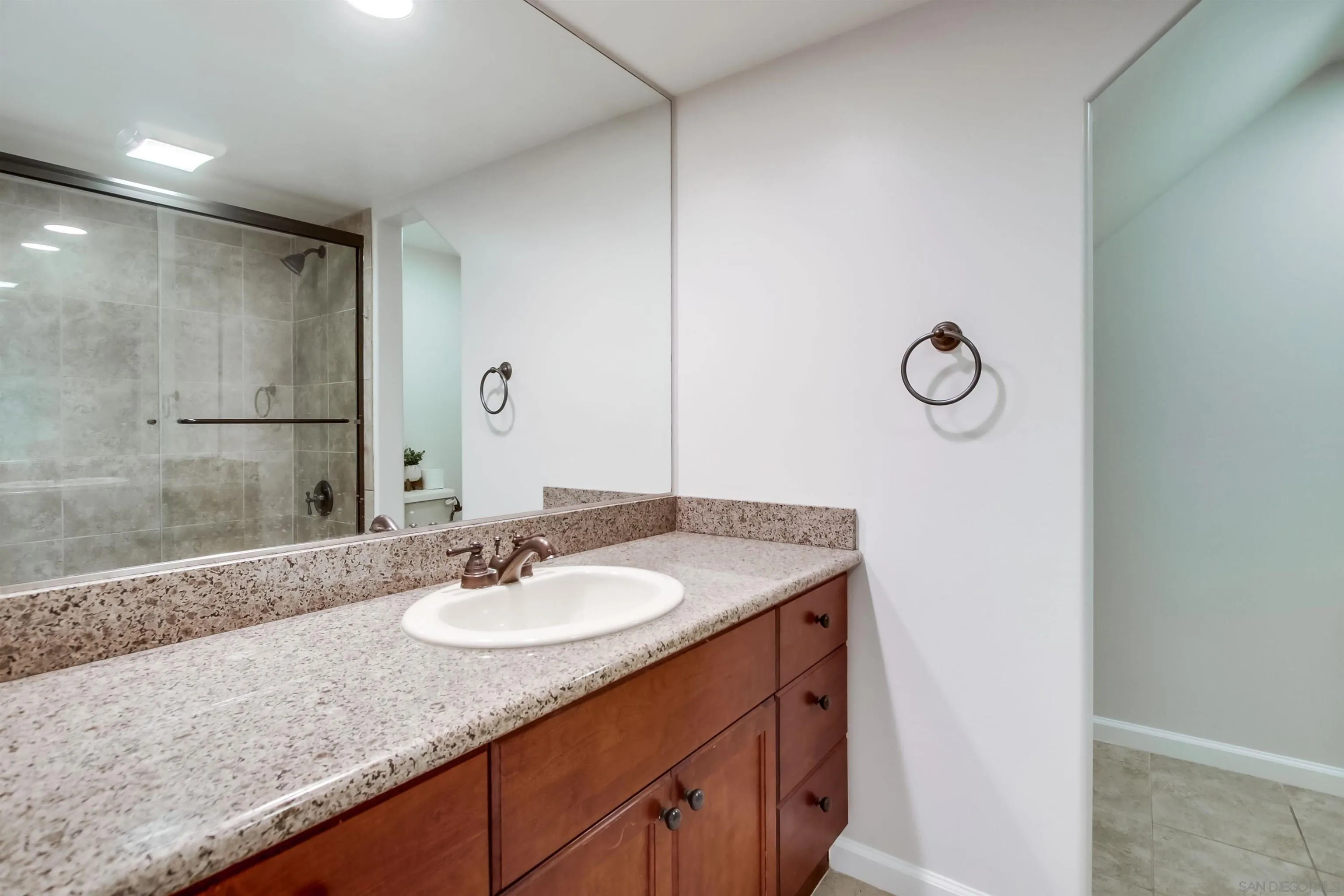 Photo #13: 250042888 Listing: Photo #13