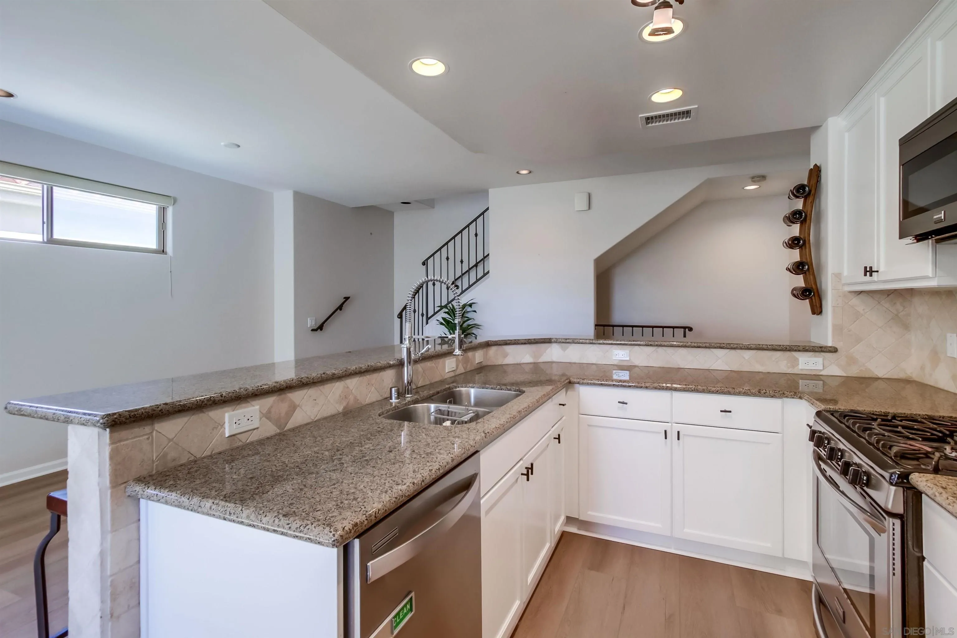 Photo #18: 250042888 Listing: Photo #18